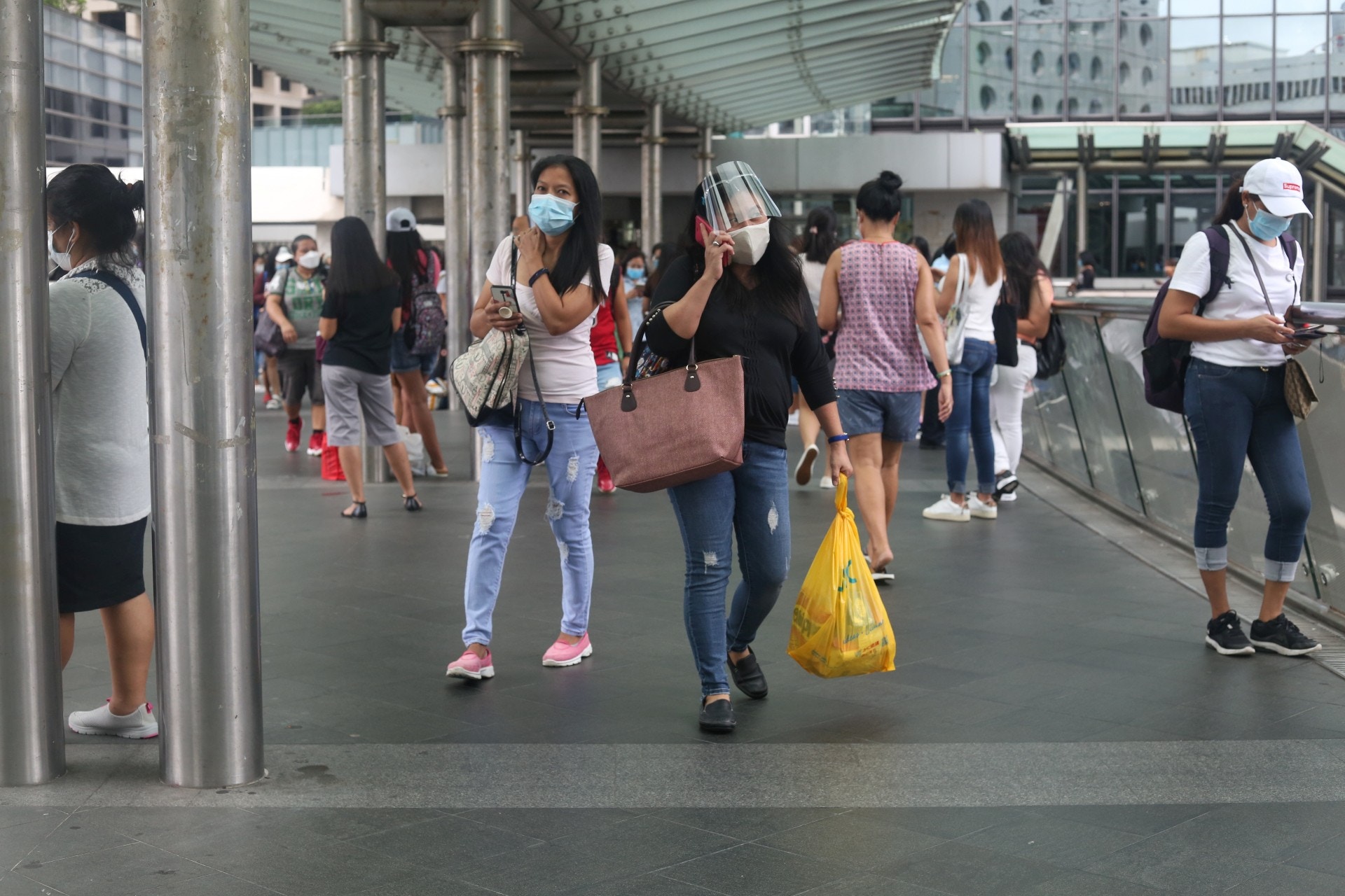 新冠肺炎｜12外傭違限聚令各罰2千　羅致光：播外語錄音籲遵規定