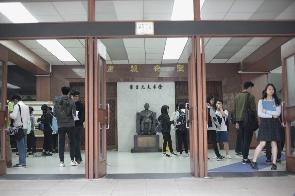 DSE】回應社會實況？中文作文要學生「談憤怒」、「解心結」