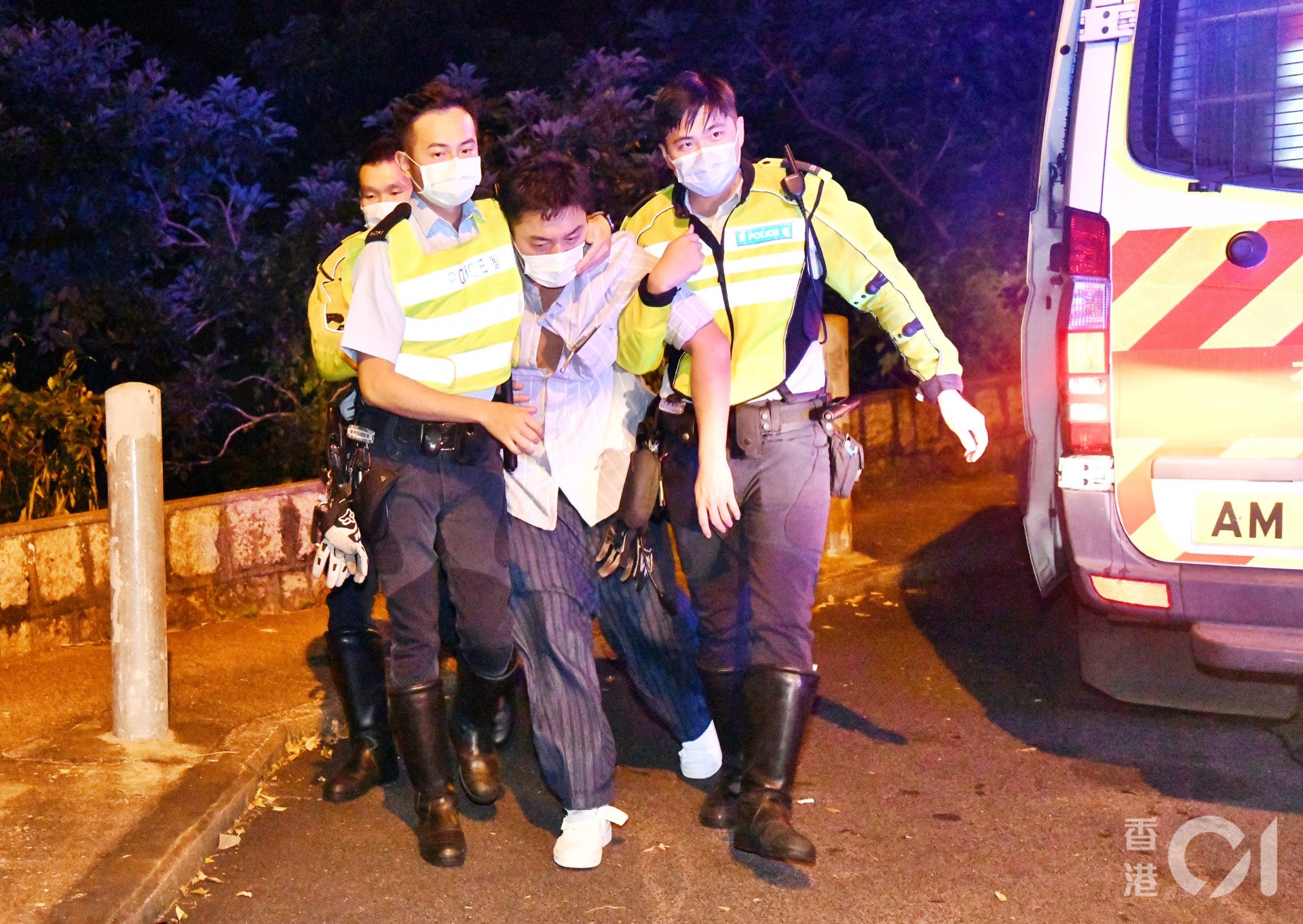 楊明涉醉駕 駕駛benz途經山頂馬己仙峽道自炒醉熏熏送院後被捕 香港01 突發 楊明涉醉駕 駕駛benz途經山頂馬己仙峽道自炒醉熏熏送院後被捕 香港01 突發