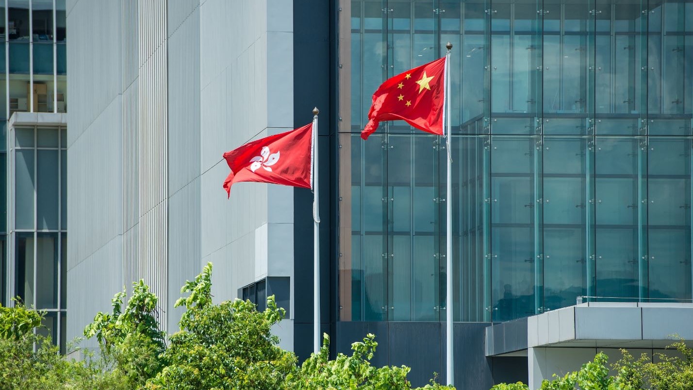 拆局|人大常委會修國旗法禁倒掛、丟棄 料本地修例列臨立會議程 拆局|人大常委會修國旗法禁倒掛、丟棄 料本地修例列臨立會議程