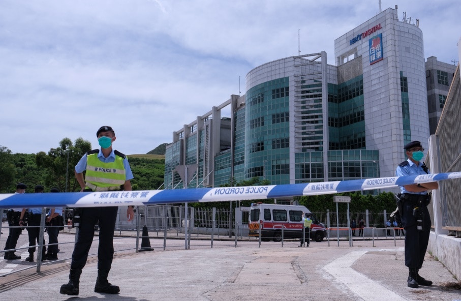 2020年8月10日,警方以涉嫌違反《港區國安法》,拘捕壹傳媒創辦人黎智英、其兩名兒子及4名壹傳媒高層,並於壹傳媒大樓調查。(羅君豪攝) 2020年8月10日,警方以涉嫌違反《港區國安法》,拘捕壹傳媒創辦人黎智英、其兩名兒子及4名壹傳媒高層,並於壹傳媒大樓調查。(羅君豪攝)