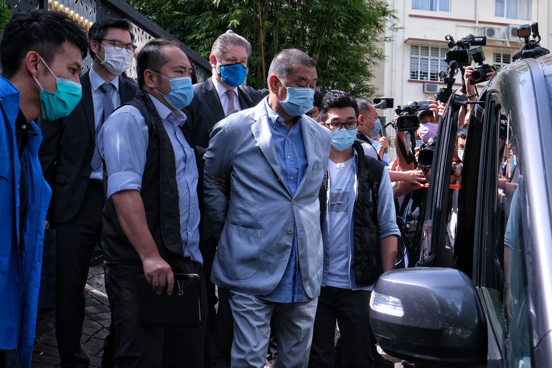 2020年8月10日，警方以涉嫌違反《港區國安法》，拘捕壹傳媒創辦人黎智英、其兩名兒子及4名壹傳媒高層，並於壹傳媒大樓調查。（羅君豪攝）