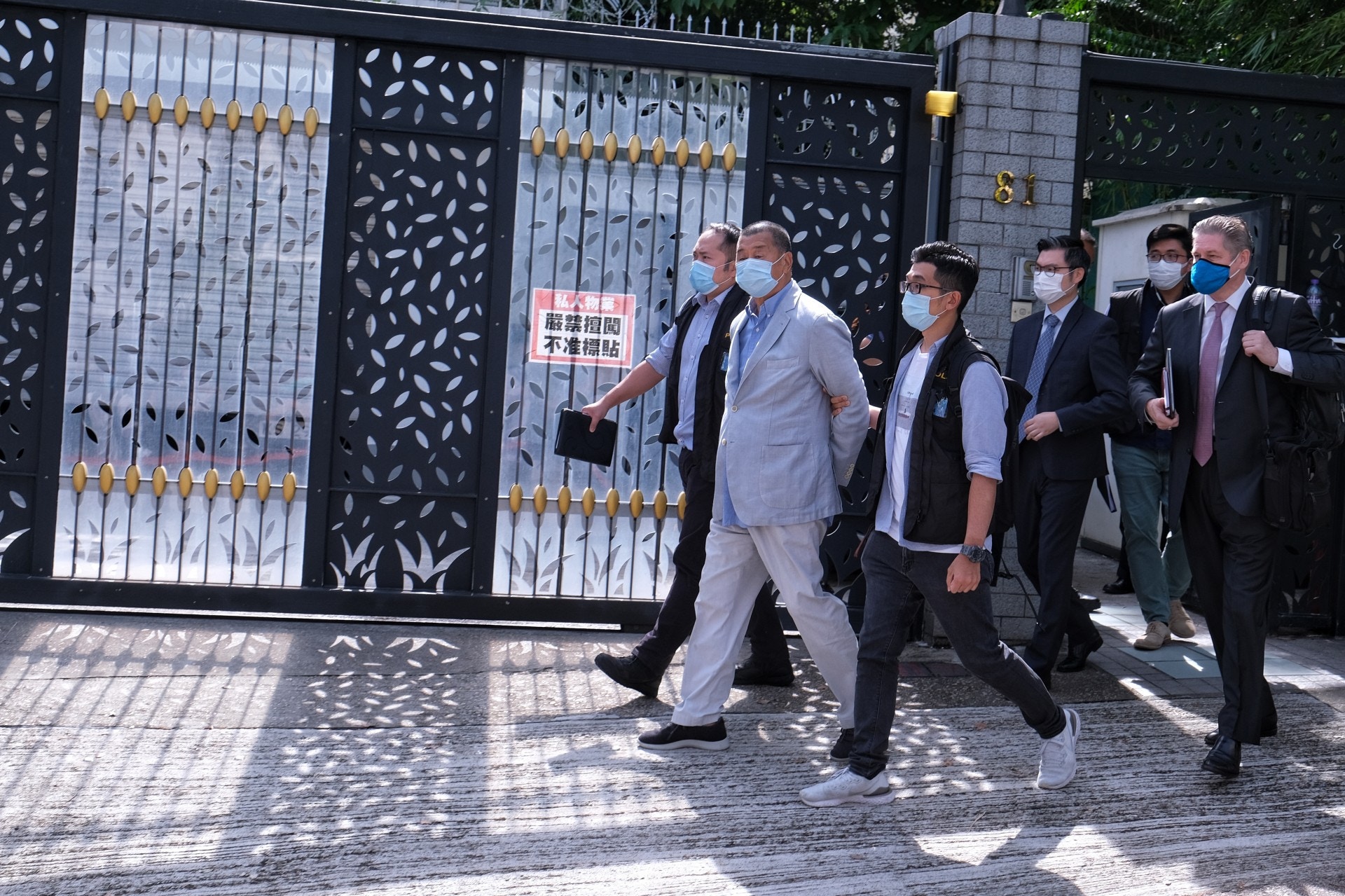 2020年8月10日，警方以涉嫌違反《港區國安法》，拘捕壹傳媒創辦人黎智英、其兩名兒子及4名壹傳媒高層，並於壹傳媒大樓調查。（羅君豪攝）