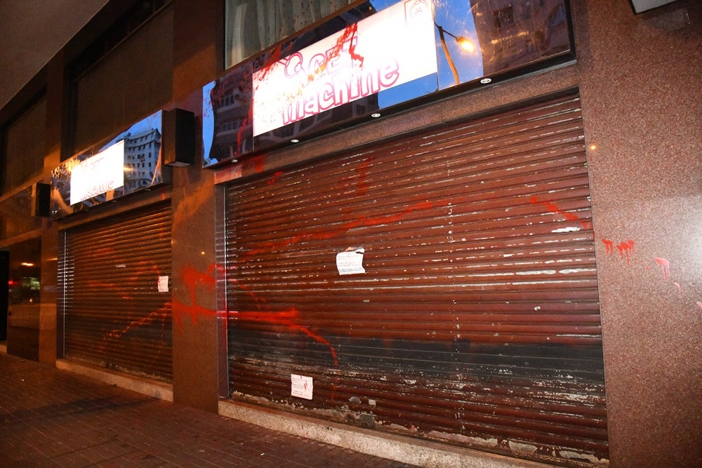 旺角夾公仔店遭淋紅油　警列「刑事毀壞」處理