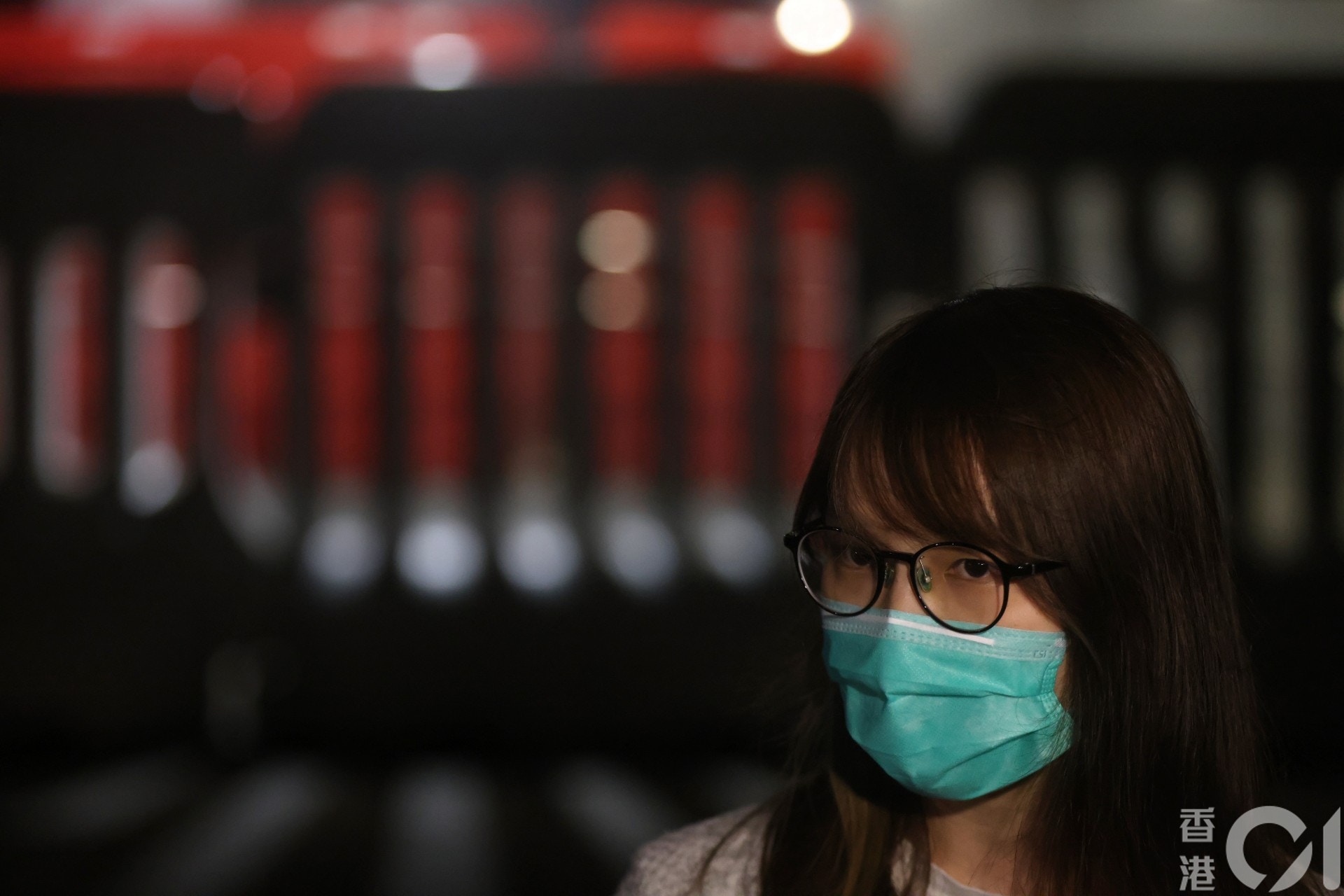 【黎智英案】周庭涉违国安法被捕,至8月11日晚上近11时她获准保释。 (曾梓洋摄) 周庭被扣查逾24小时后获保释,旅游证件被没收!(组图) - 5