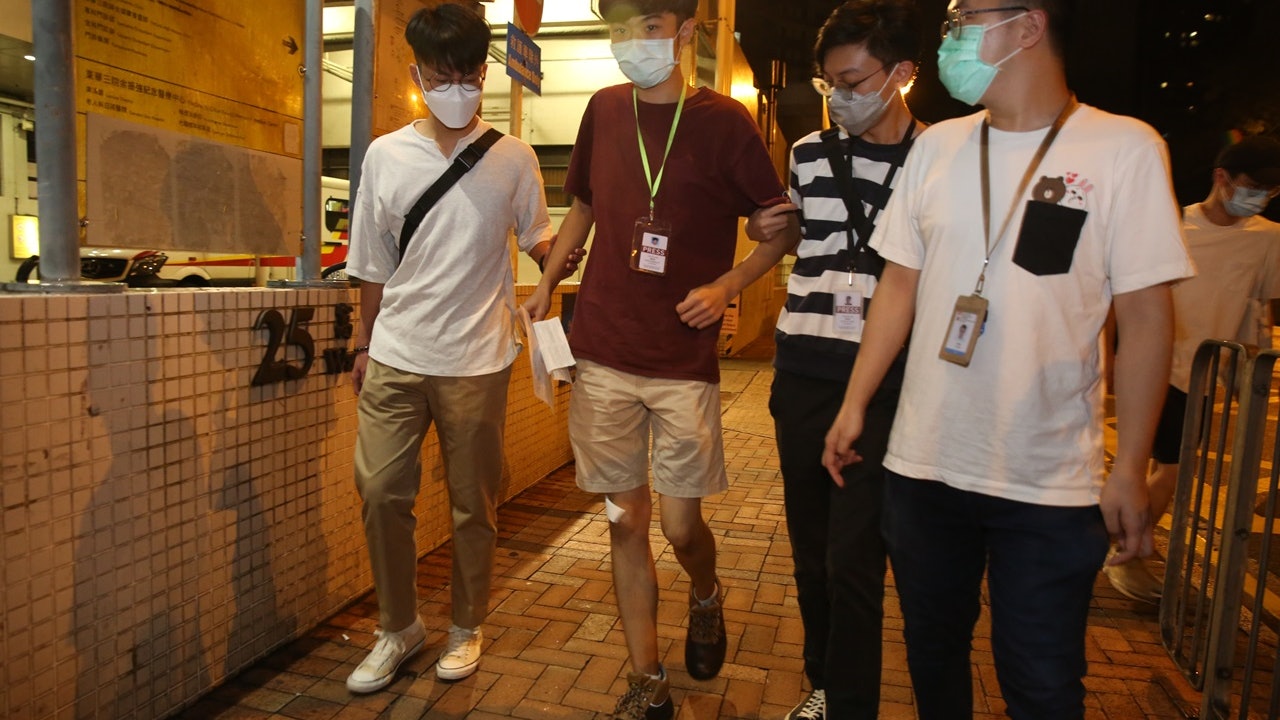 和你Sing|理大編委記者被警撻落地受傷 區議員李傲然:令人憤怒 和你Sing|理大編委記者被警撻落地受傷 區議員李傲然:令人憤怒