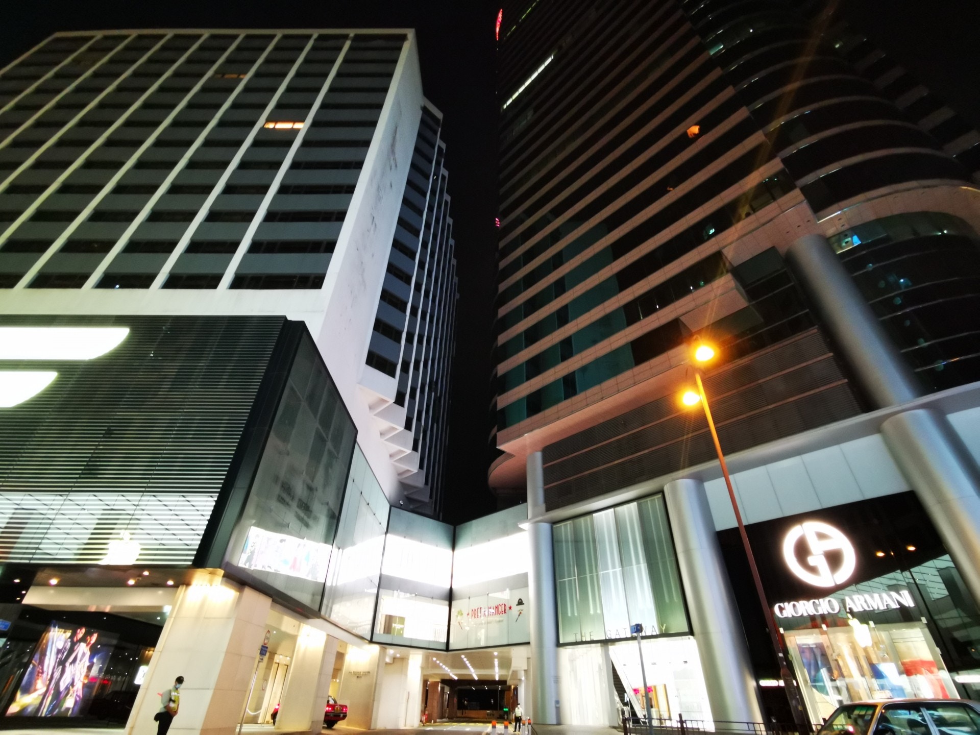 海港城 趕限期前用優惠券逾百市民食肆外排隊gucci再現人龍