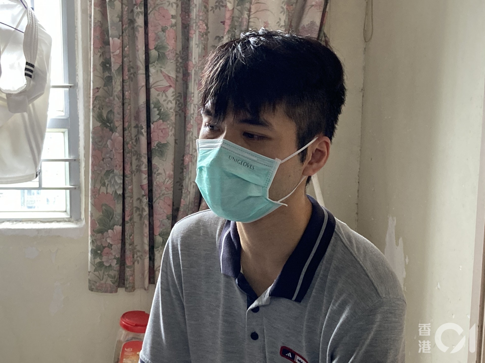 細仔對媽媽的離世感到不解,指媽媽從事低風險的雜工。(甄以恆攝) 細仔對媽媽的離世感到不解,指媽媽從事低風險的雜工。(甄以恆攝)