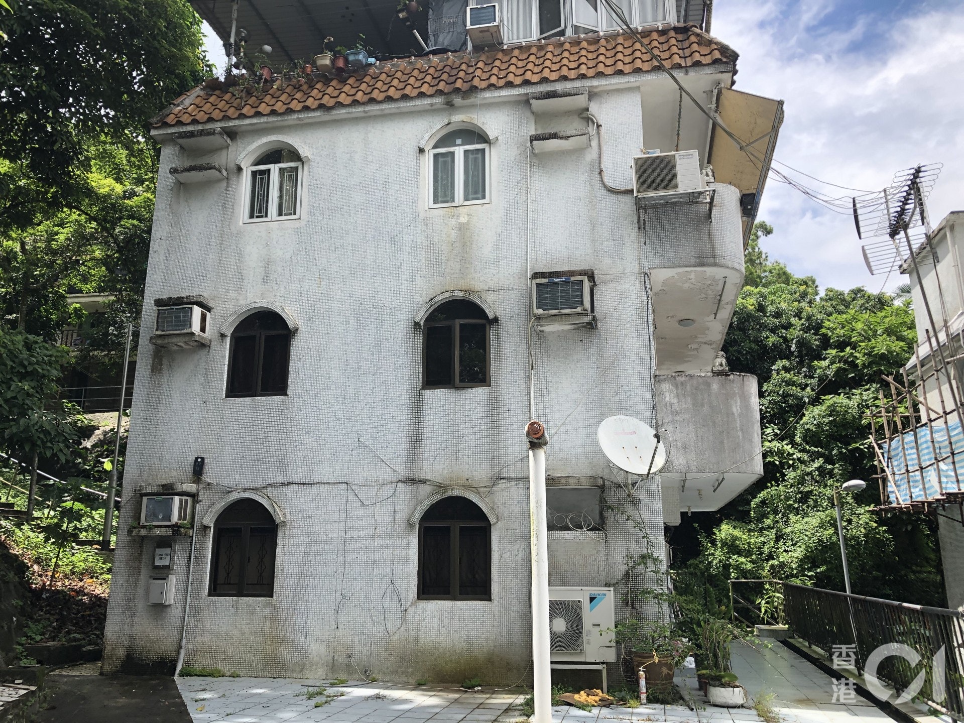 有下碗窰村的村民表示,該對父女不時發生爭執,亦多次報警收場。(鄧詠中攝) 有下碗窰村的村民表示,該對父女不時發生爭執,亦多次報警收場。(鄧詠中攝)