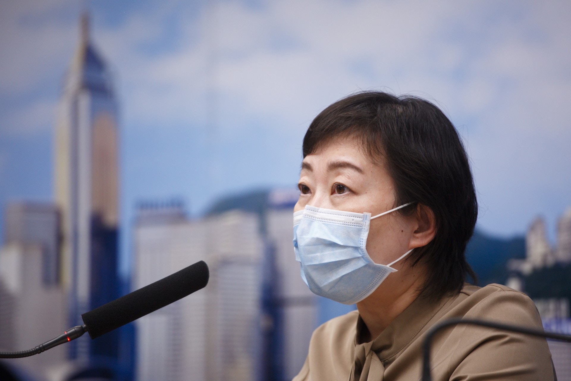 衞生署衞生防護中心傳染病處主任張竹君今日（14日）表示，雖然確診數字慢慢下降，但指出現時累積不少無源頭個案。（余俊亮攝）