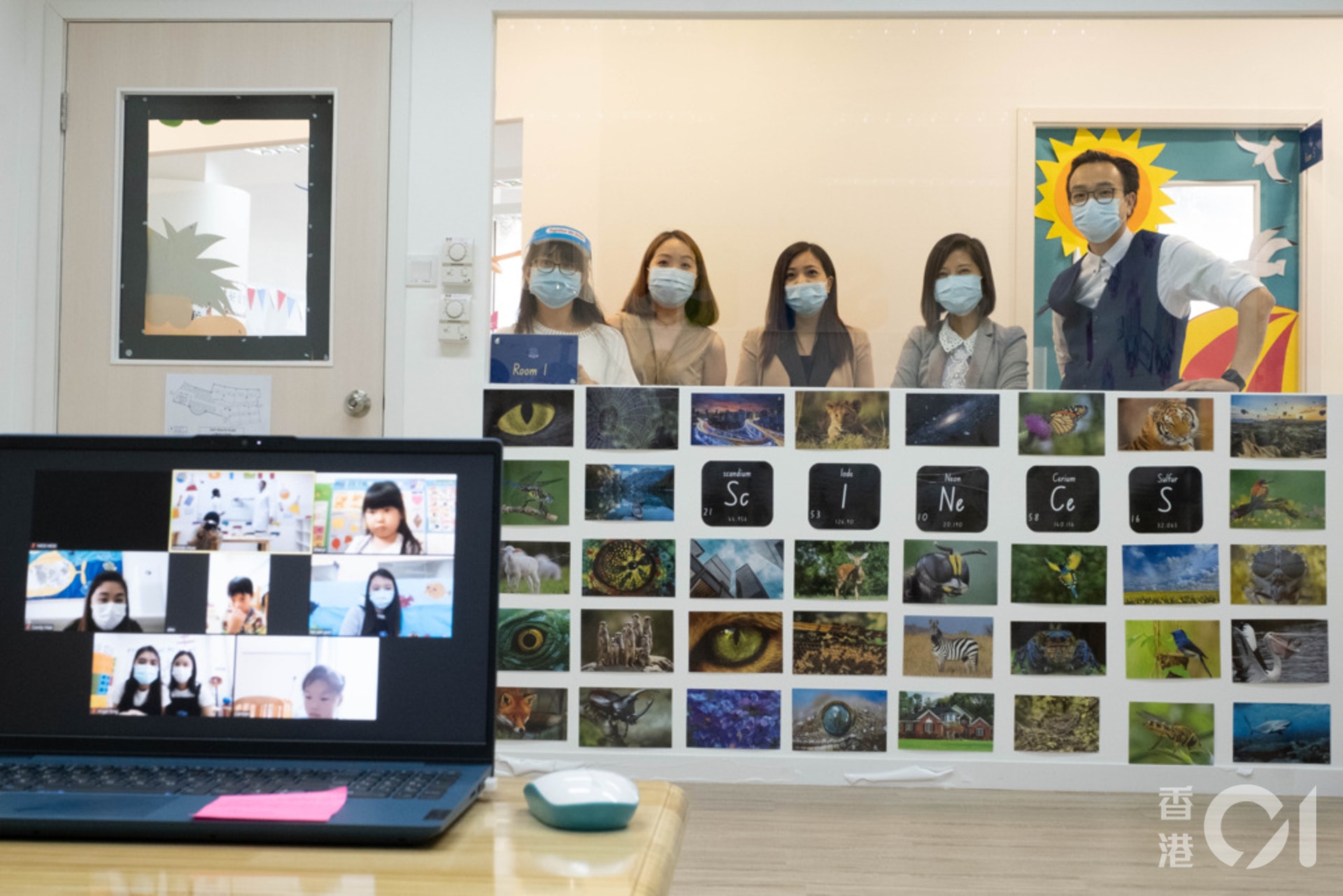 德萃幼稚園部及小學部總校長朱子穎指,新學年推出「線上學校」概念,在抗疫新常態下繼續教學,並協助學生為復課作好準備,屆時更易涵接課程。(盧翊銘攝) 德萃幼稚園部及小學部總校長朱子穎指,新學年推出「線上學校」概念,在抗疫新常態下繼續教學,並協助學生為復課作好準備,屆時更易涵接課程。(盧翊銘攝)