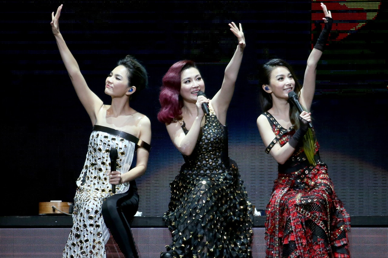 S.H.E三位成員姊妹情深,Selina宣布離婚後,Ella(左)與Hebe(右)力撐對方。(Getty Images) S.H.E三位成員姊妹情深,Selina宣布離婚後,Ella(左)與Hebe(右)力撐對方。(Getty Images)