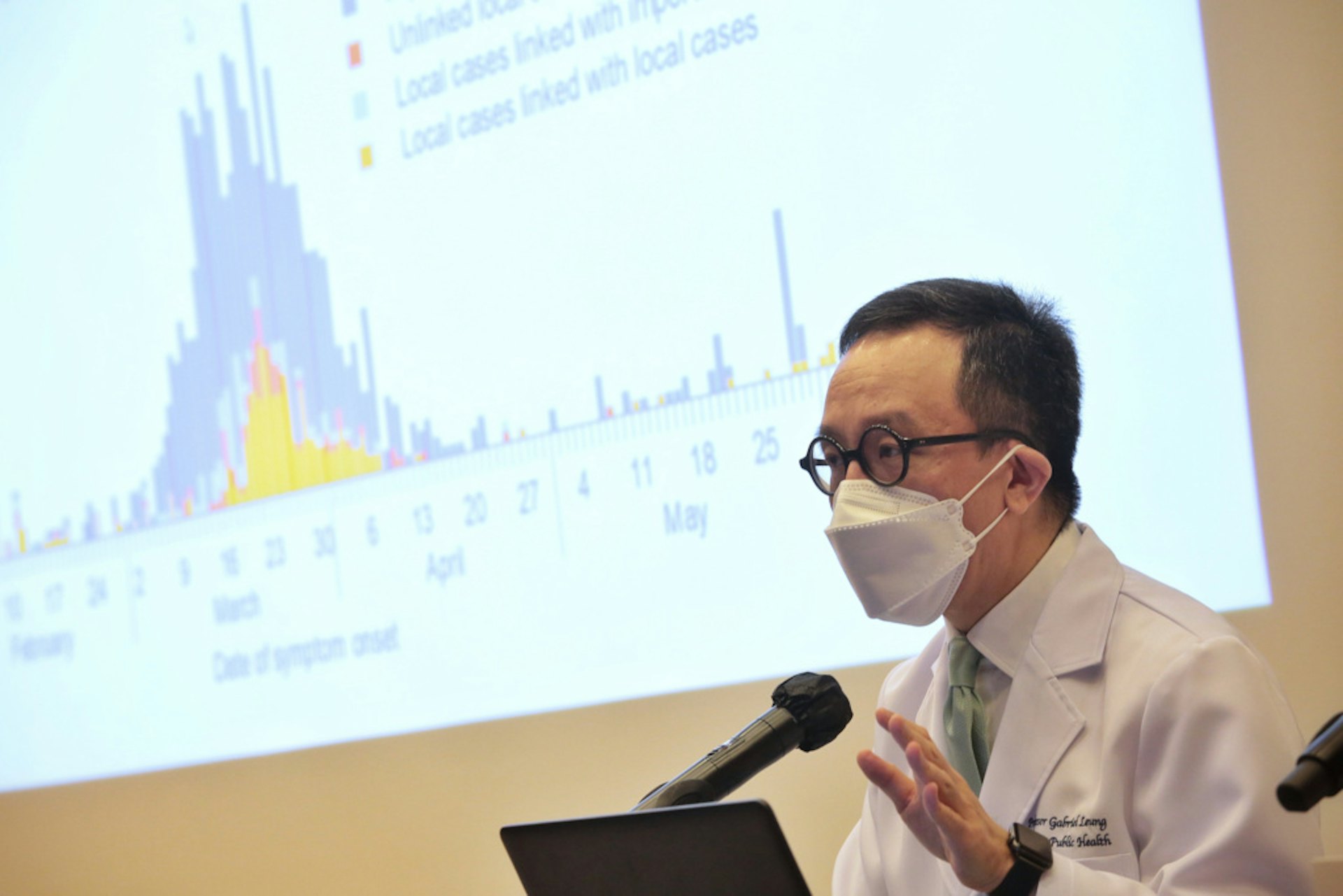 政府專家顧問團成員、香港大學醫學院院長梁卓偉指,按八達通出行數據估算,港人出行數字曾在7月底跌至最低位,但近日各年齡層的出行數字均回升。(資料圖片/李澤彤攝) 政府專家顧問團成員、香港大學醫學院院長梁卓偉指,按八達通出行數據估算,港人出行數字曾在7月底跌至最低位,但近日各年齡層的出行數字均回升。(資料圖片/李澤彤攝)