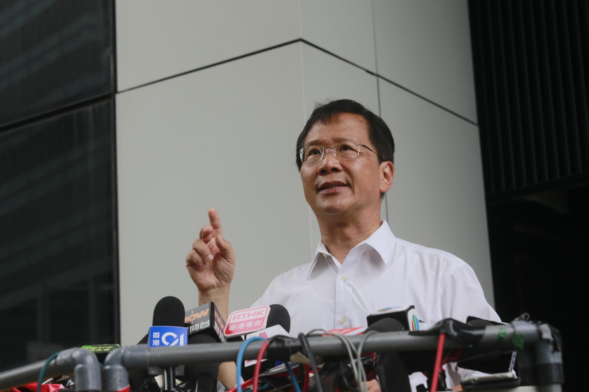 立法會延任｜泛民留守掀罵戰 郭家麒嘆唏噓：望香港人不要被分化