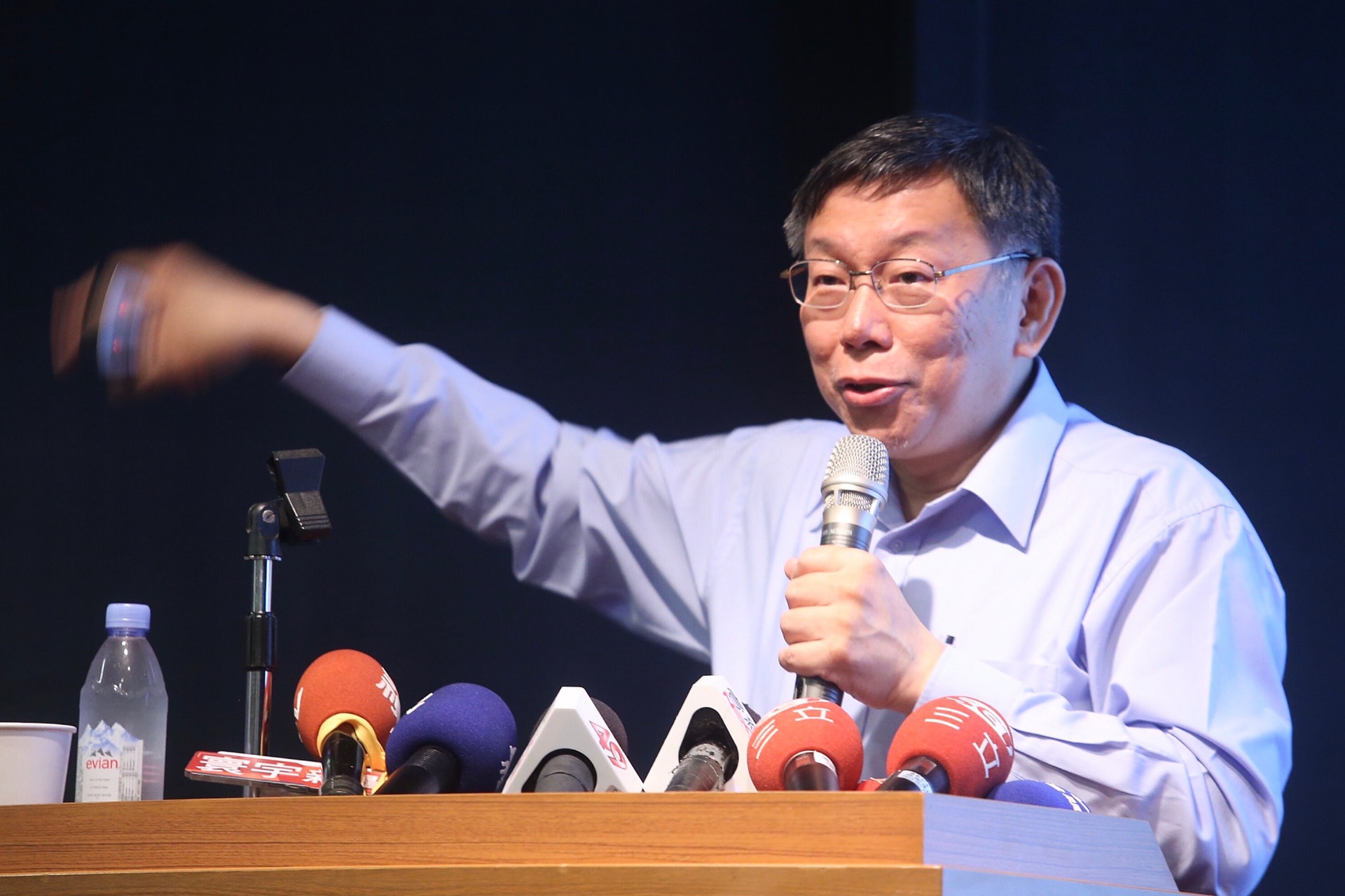 台北市長柯文哲在演講中諷刺新加坡是住在鳥籠裡的金絲雀。(中央社) 台北市長柯文哲在演講中諷刺新加坡是住在鳥籠裡的金絲雀。(中央社)