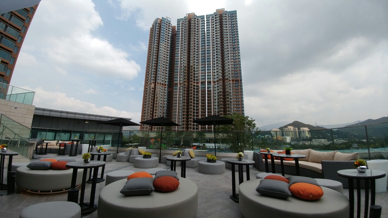 元朗Grand YOHO 設有17萬平方呎大型會所及園林，逾50項設備。（李彤攝）