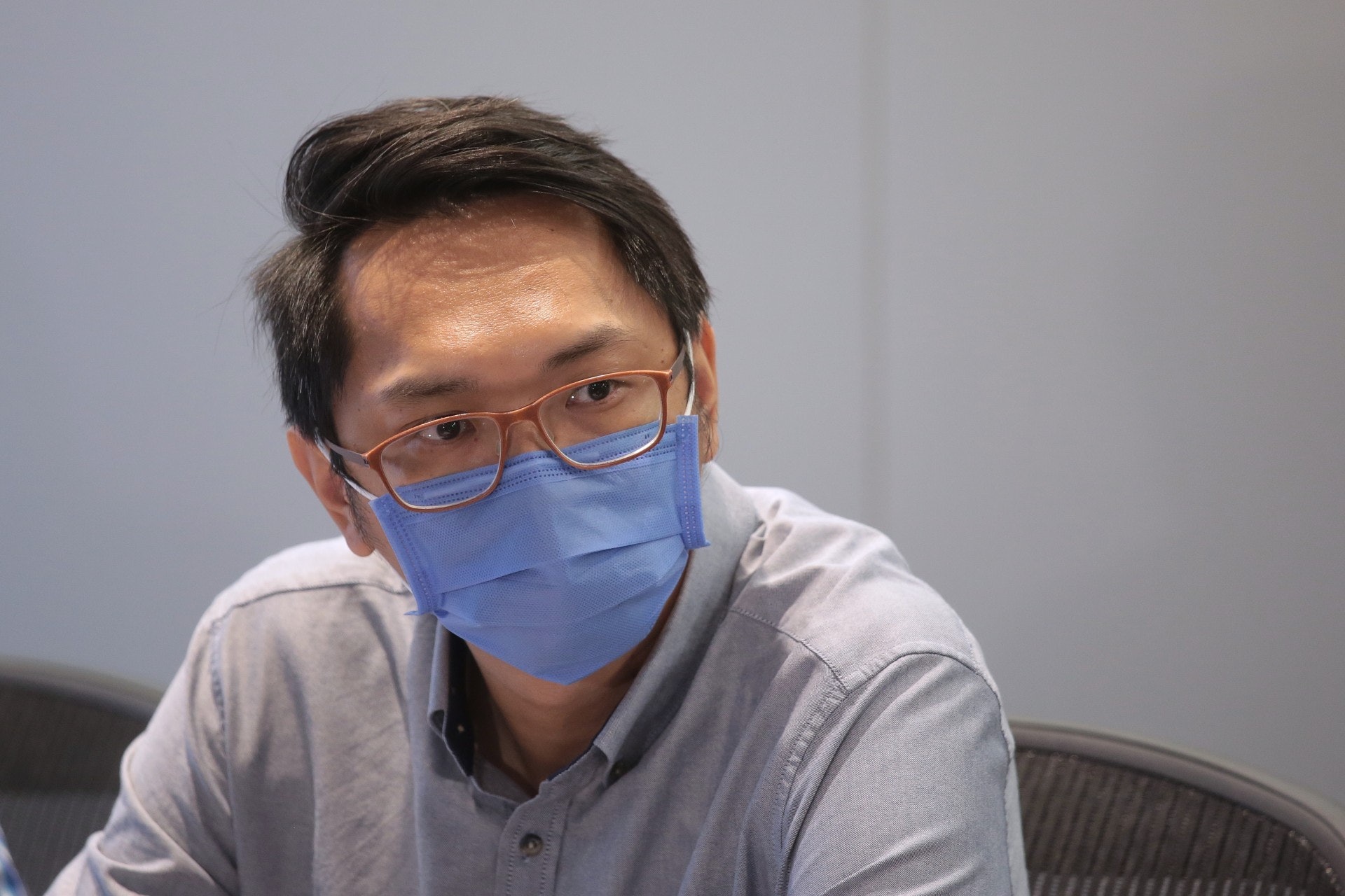 陸頌雄聯同一眾勞工顧問委員會僱員代表等,向政府提出落實取消對沖、設立失業援助制度及創造職業的訴求。(李澤彤攝) 陸頌雄聯同一眾勞工顧問委員會僱員代表等,向政府提出落實取消對沖、設立失業援助制度及創造職業的訴求。(李澤彤攝)