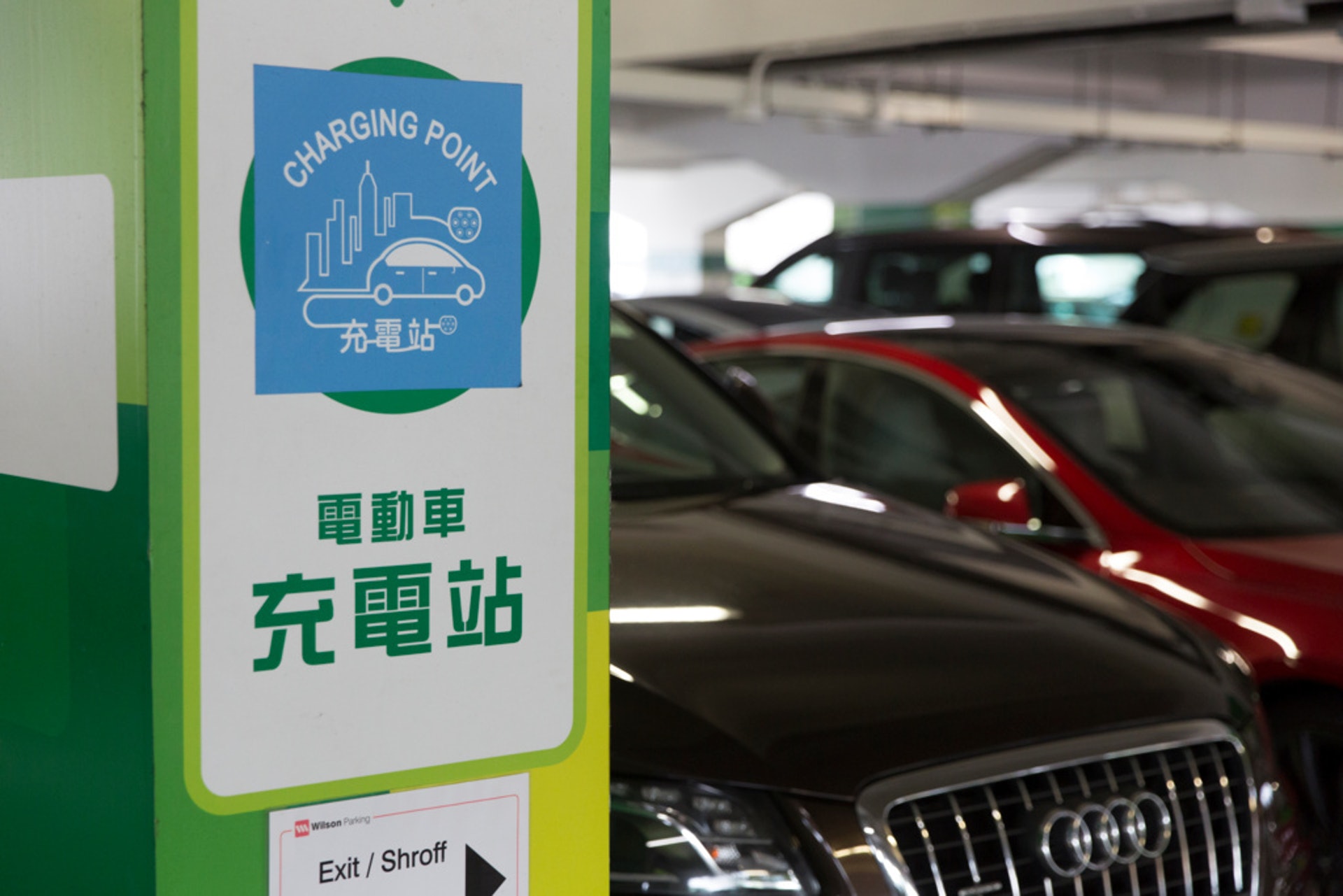 當局指今年《財政預算案》提出制定本港首份電動車普及化路線圖,預期在2021年首季完成。(資料圖片) 當局指今年《財政預算案》提出制定本港首份電動車普及化路線圖,預期在2021年首季完成。(資料圖片)