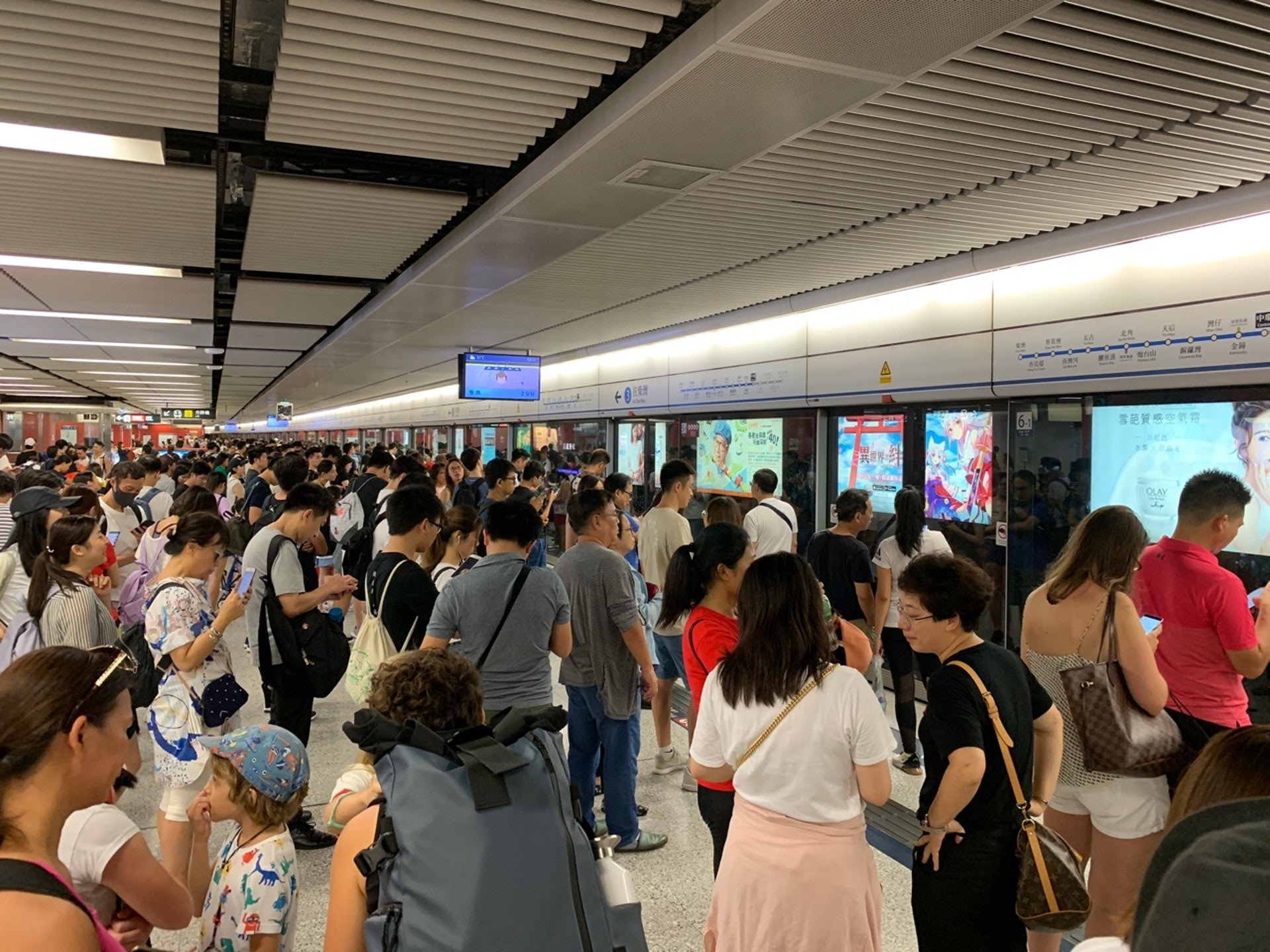 港鐵聖誕及除夕夜通宵營運。（資料圖片）