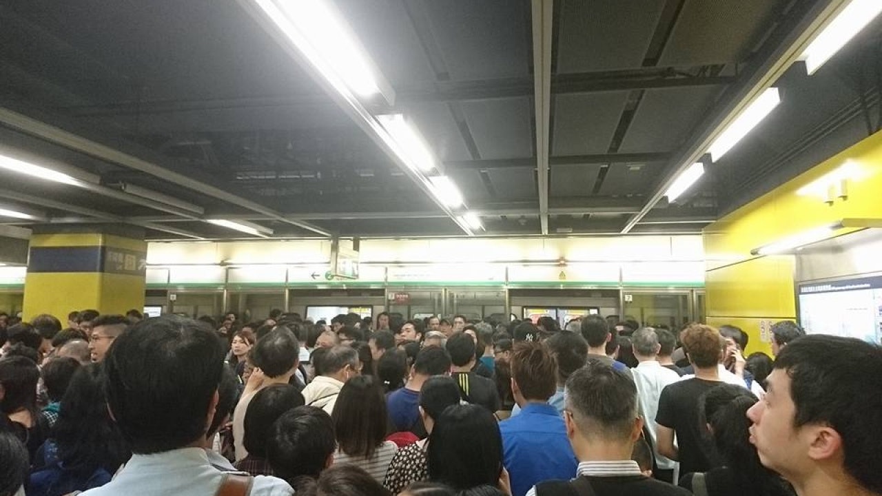 【港鐵故障】交通癱瘓政府有責? 莫乃光:開放實時數據減低影響 【港鐵故障】交通癱瘓政府有責? 莫乃光:開放實時數據減低影響