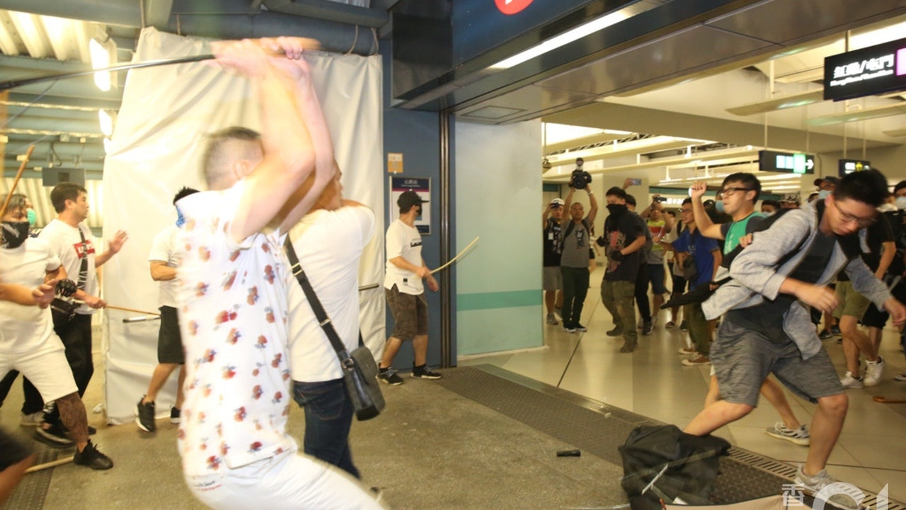 721事件 警元朗再拘一白衣人至今58人被捕包括45名白衣人 721事件 警元朗再拘一白衣人至今58人被捕包括45名白衣人