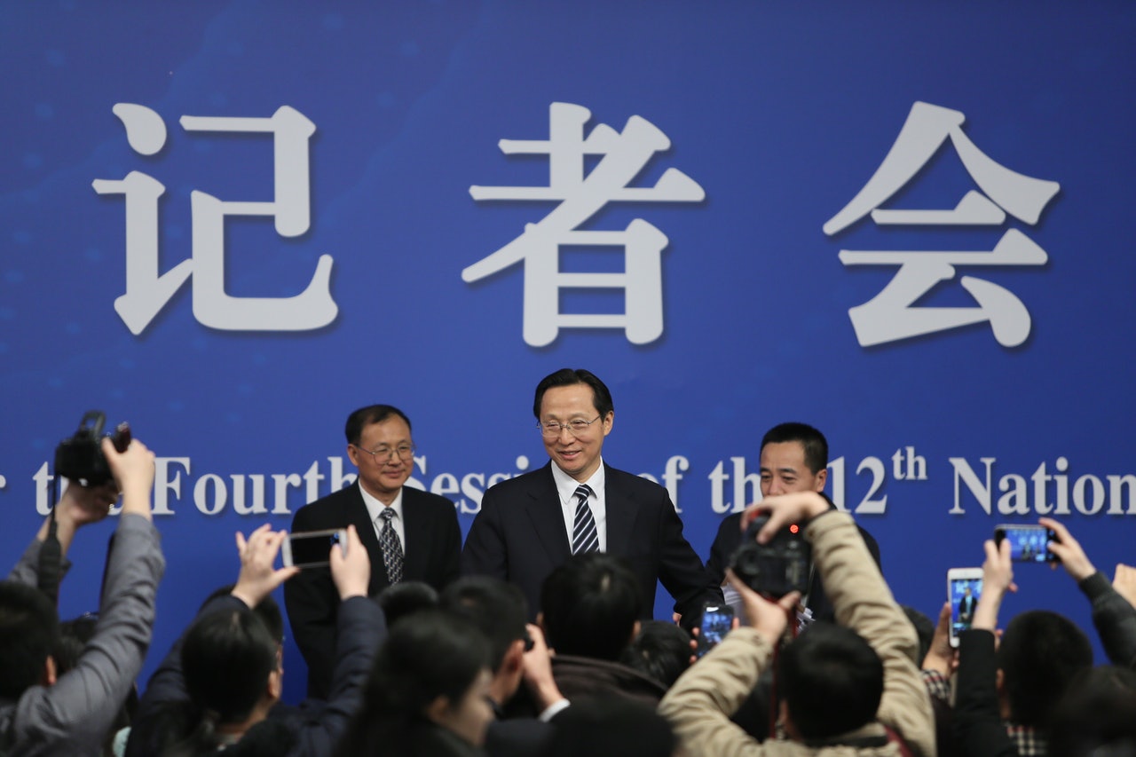 農業部長韓長賦說大批中國人到國外搶奶粉,是中國奶業人的恥辱,必須「奮起直追」,提升產業。(新華社) 農業部長韓長賦說大批中國人到國外搶奶粉,是中國奶業人的恥辱,必須「奮起直追」,提升產業。(新華社)