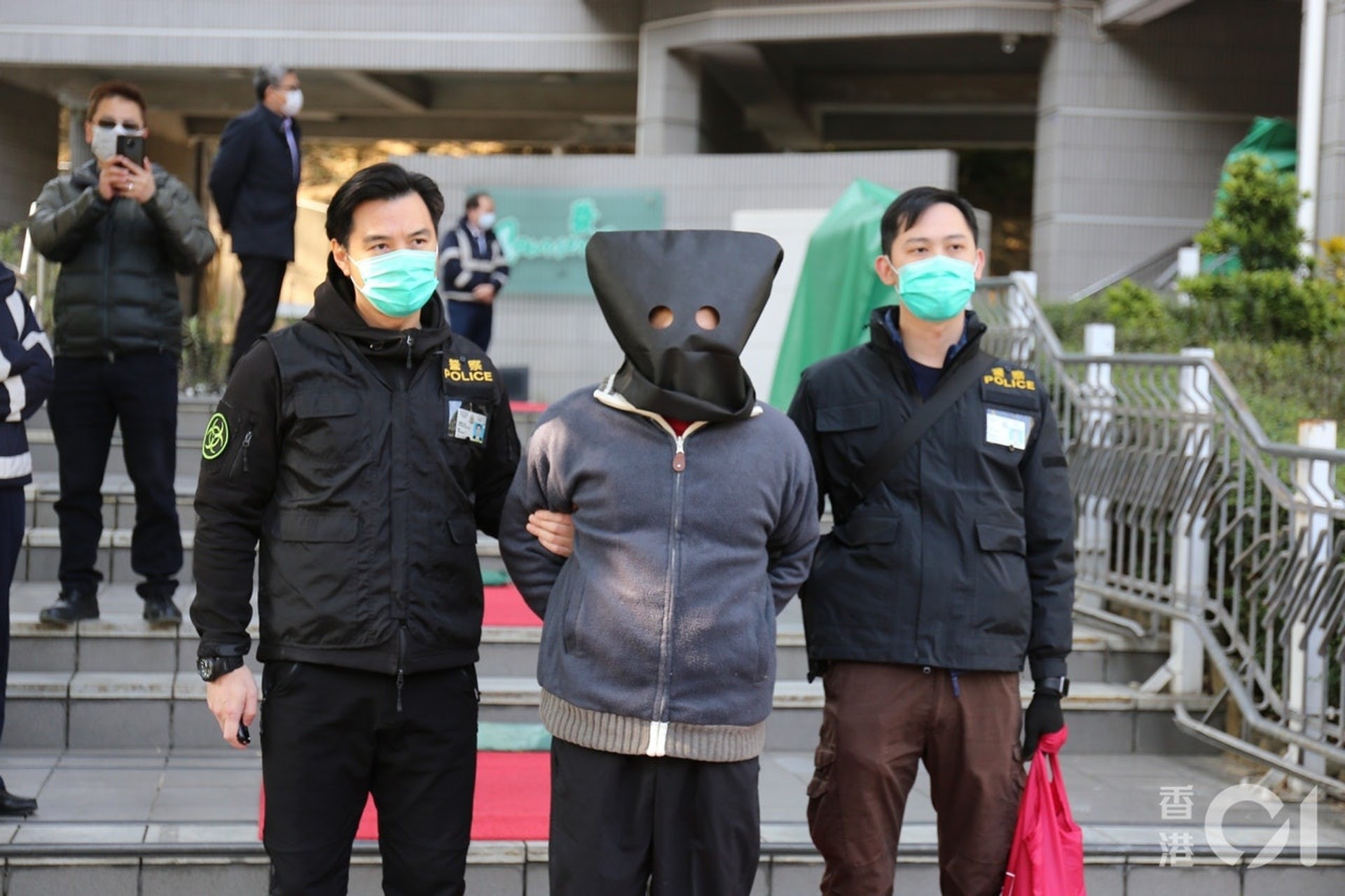 2名男子涉嫌殘酷對待動物被捕,惟律政司決定不作起訴。(郭倩雯攝) 2名男子涉嫌殘酷對待動物被捕,惟律政司決定不作起訴。(郭倩雯攝)