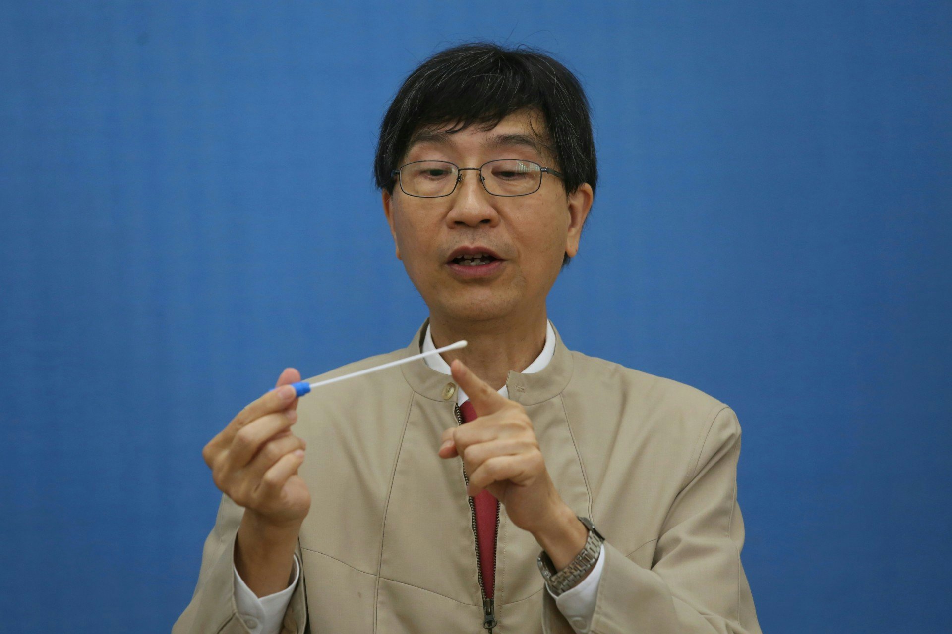 政府抗疫專家、香港大學微生物學系講座教授袁國勇。(張浩維攝) 政府抗疫專家、香港大學微生物學系講座教授袁國勇。(張浩維攝)
