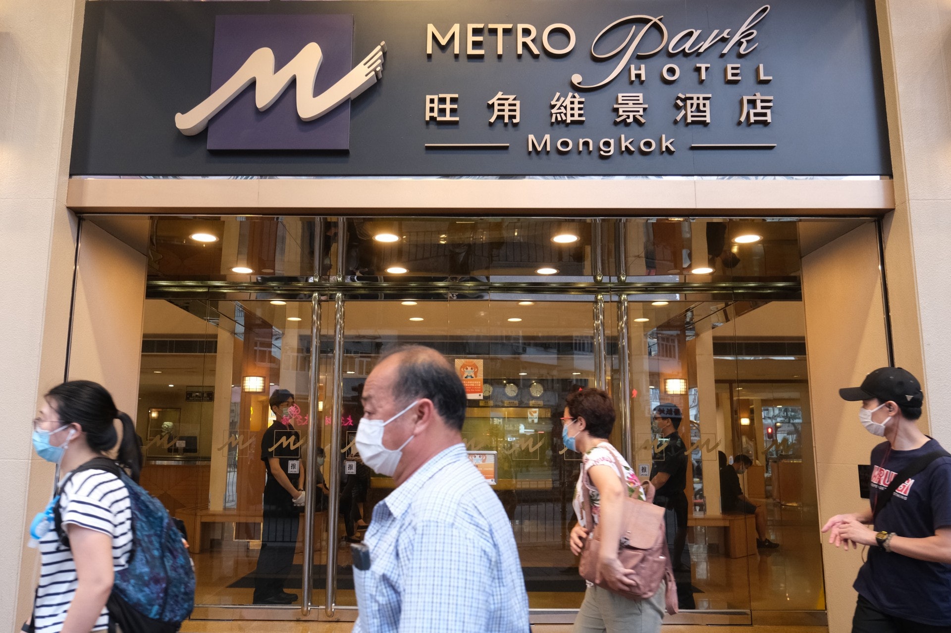 旺角維景酒店再新增一宗確診及一宗初步確診個案,染疫四人住同一層。(羅君豪攝) 旺角維景酒店再新增一宗確診及一宗初步確診個案,染疫四人住同一層。(羅君豪攝)