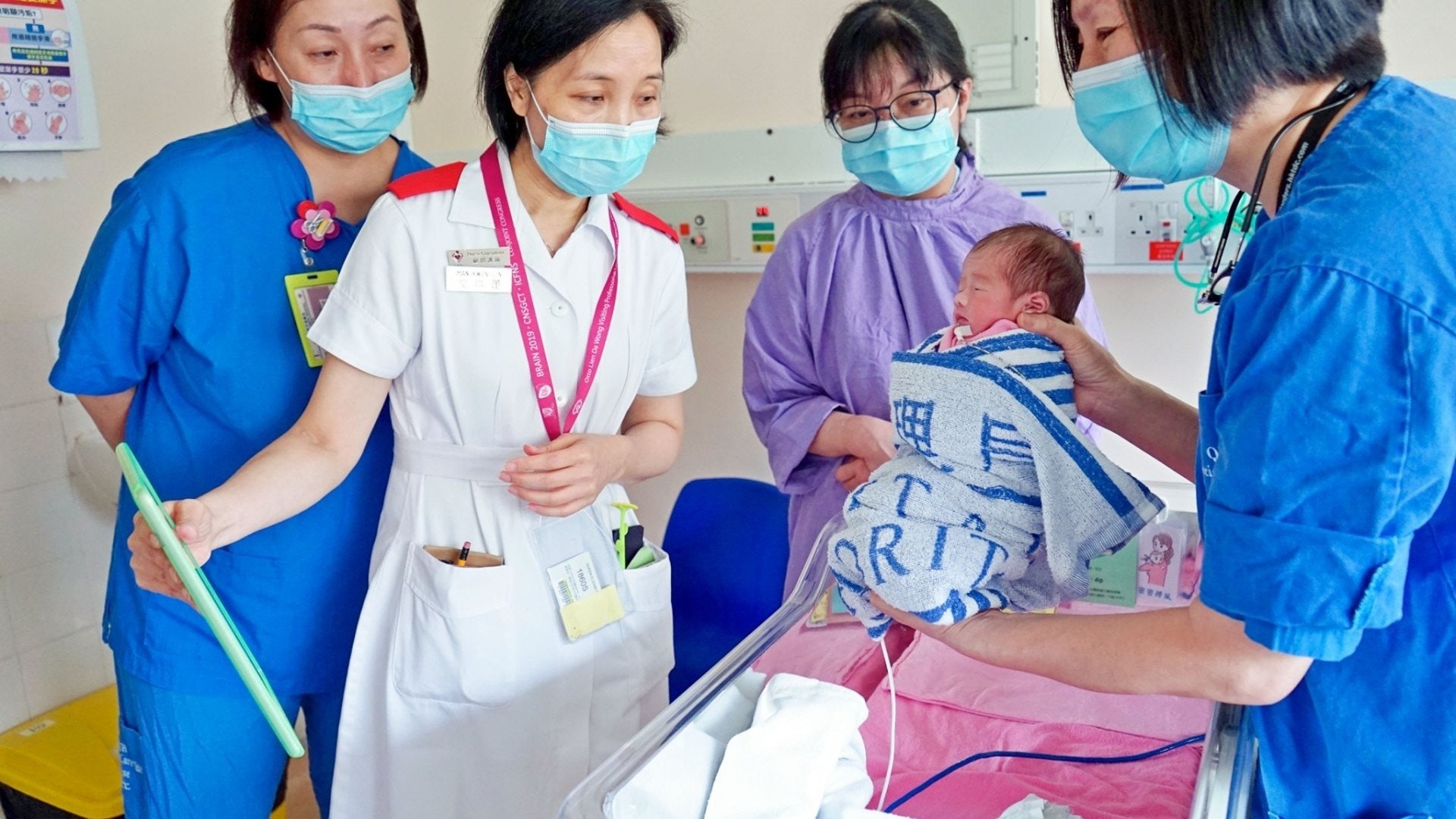 新冠肺炎|孕婦突中風伊院緊急剖腹產子 術後母子視像首見面 新冠肺炎|孕婦突中風伊院緊急剖腹產子 術後母子視像首見面