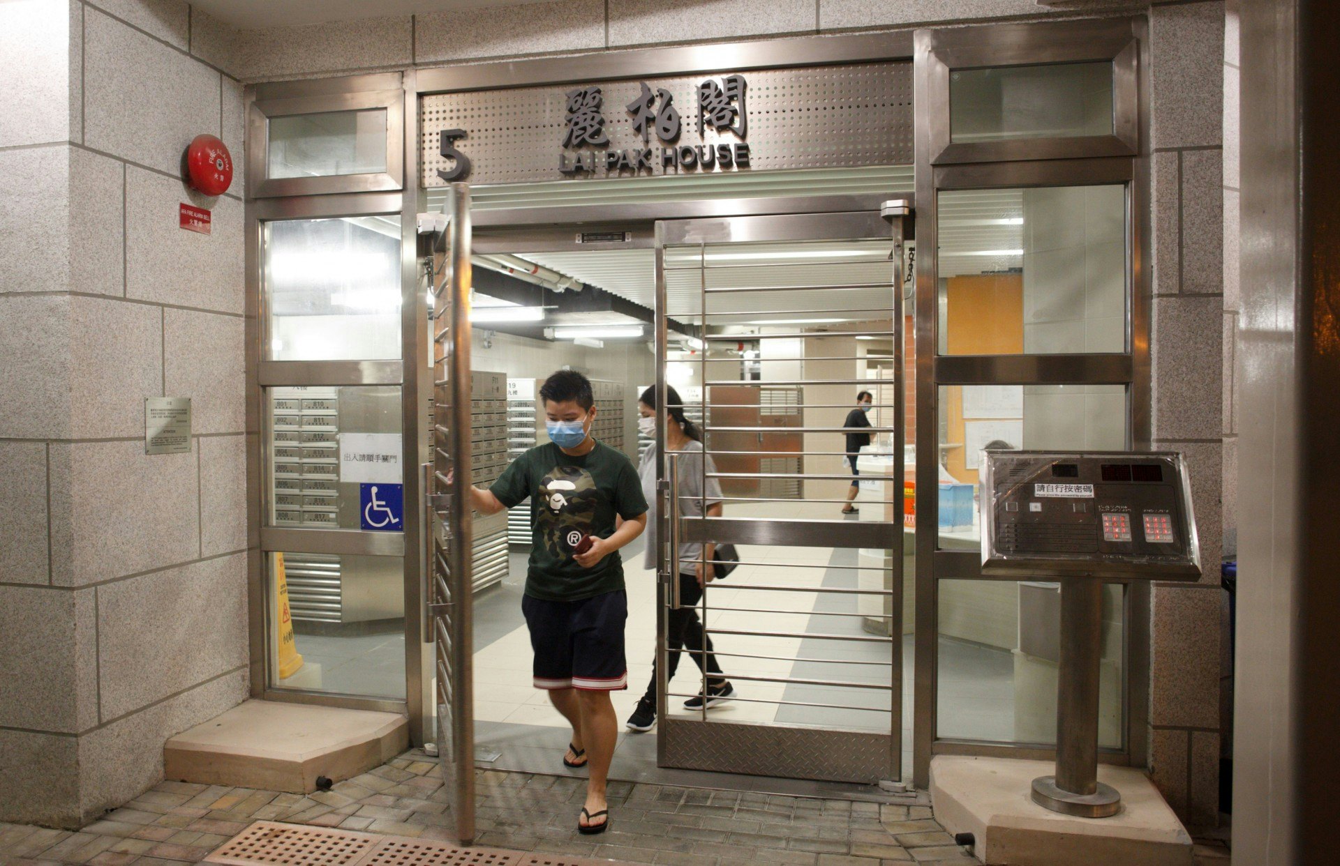 長沙灣麗翠苑自疫情至今出現多宗確診個案,最新確診的退休男子住於麗柏閣。(余俊亮攝) 長沙灣麗翠苑自疫情至今出現多宗確診個案,最新確診的退休男子住於麗柏閣。(余俊亮攝)