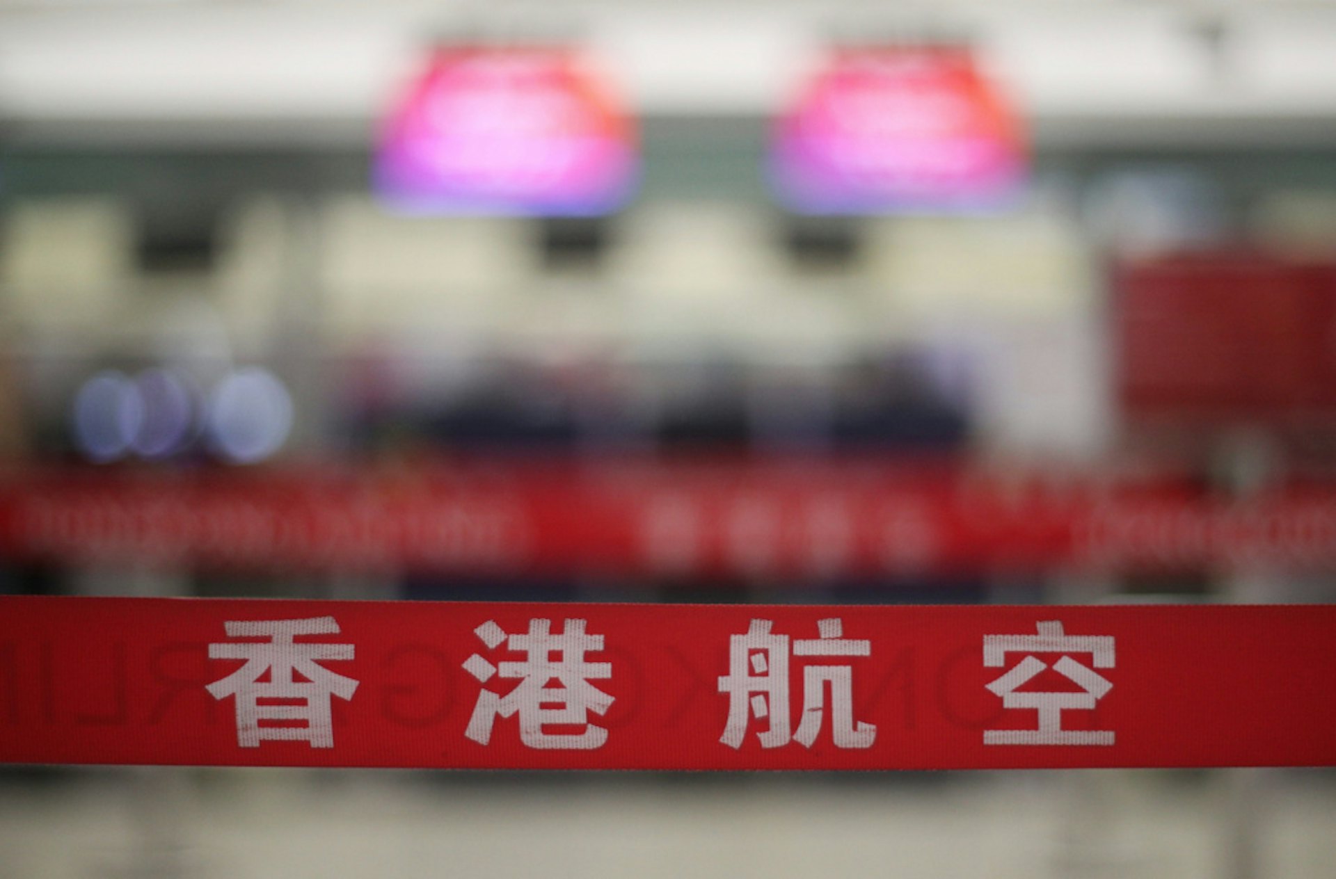 香港航空今日向員工發信,所有飛機師從10月1日起減薪六成。(資料圖片/余俊亮攝) 香港航空今日向員工發信,所有飛機師從10月1日起減薪六成。(資料圖片/余俊亮攝)