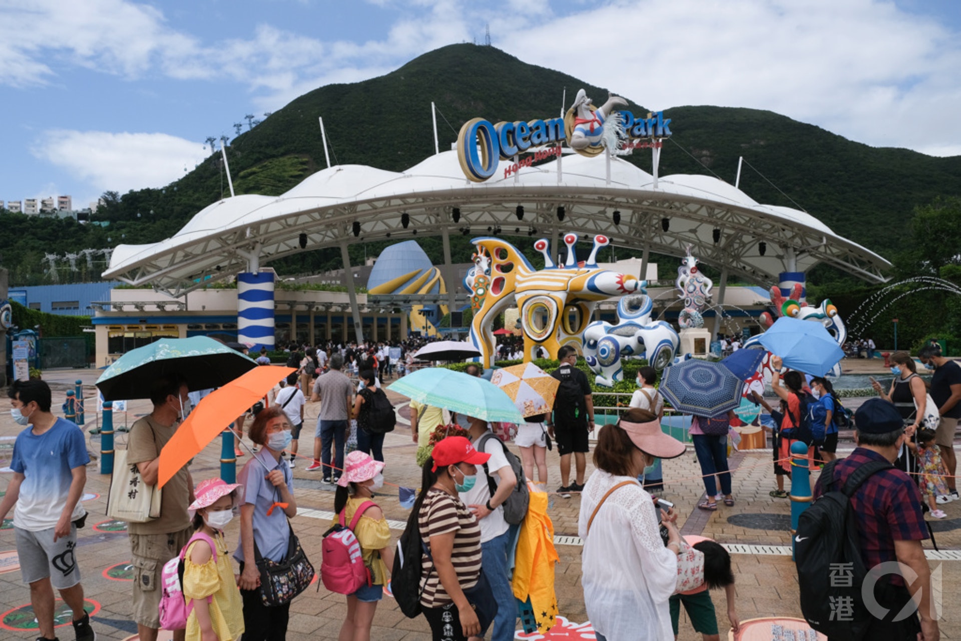 【9月18日起最新措施】主題公園將可重開,海洋公園公布,將於9月18日(星期五)重開。由2020年9月18日至12月31日,香港居民可以高達六五折,即320元購買成人標準入場門票,並獲贈總值100元之園內消費電子現金券;小童標準入場門票售160元, 可獲贈50元之園內消費電子現金券。(廖雁雄攝) 【9月18日起最新措施】主題公園將可重開,海洋公園公布,將於9月18日(星期五)重開。由2020年9月18日至12月31日,香港居民可以高達六五折,即320元購買成人標準入場門票,並獲贈總值100元之園內消費電子現金券;小童標準入場門票售160元, 可獲贈50元之園內消費電子現金券。(廖雁雄攝)