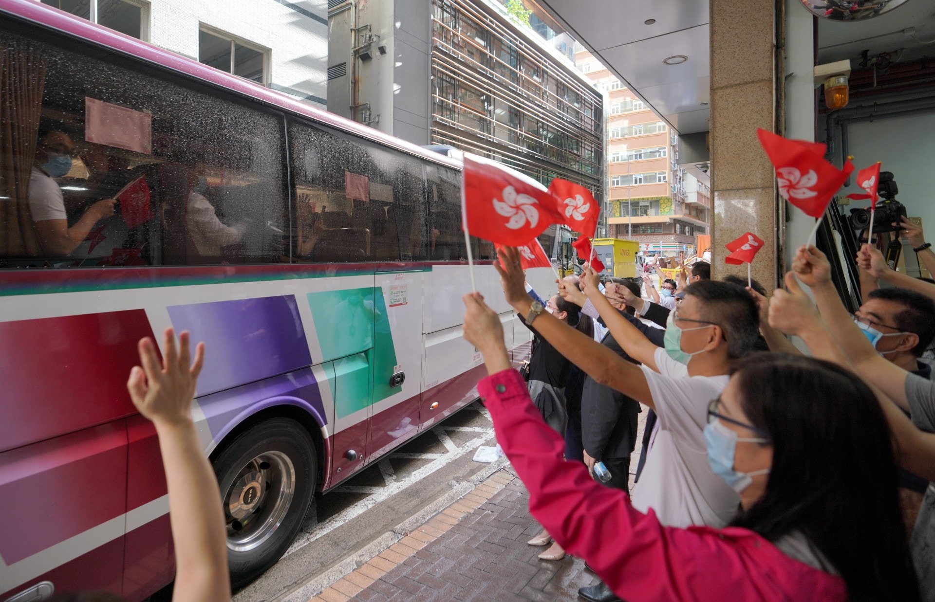 全民檢測結束，內地核酸檢測支援隊伍離開。（中新社）