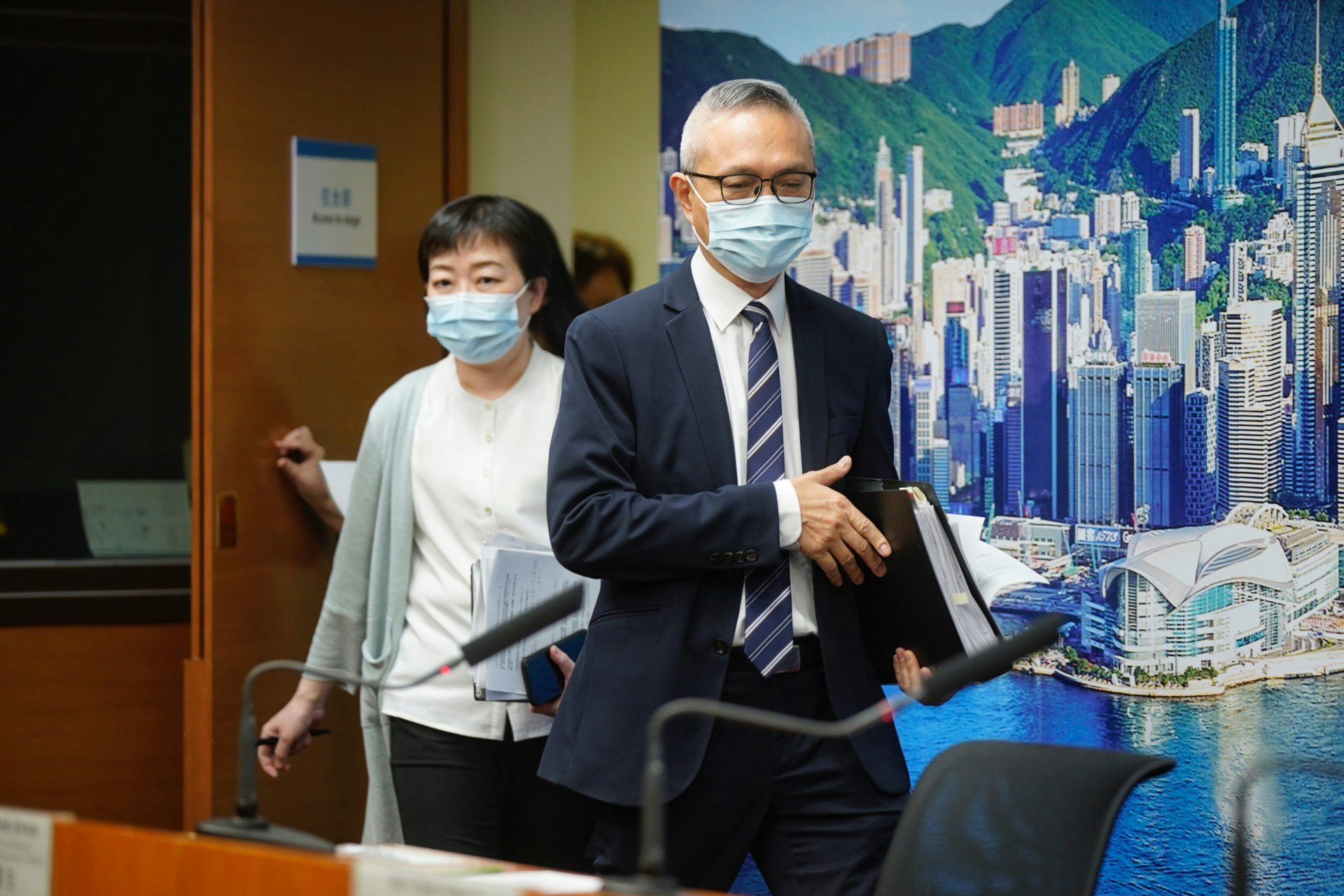 徐德義認為,健康碼推出時間視乎兩地疫情是否相若,政府覺得安心才會就細節展開討論。(鄭子峰攝) 徐德義認為,健康碼推出時間視乎兩地疫情是否相若,政府覺得安心才會就細節展開討論。(鄭子峰攝)