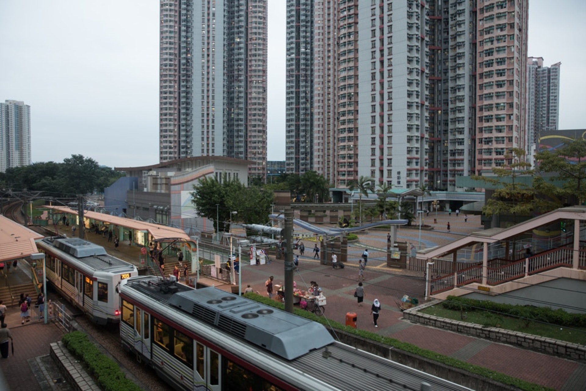 天水圍天晴邨16歲少年墮樓當場證實不治