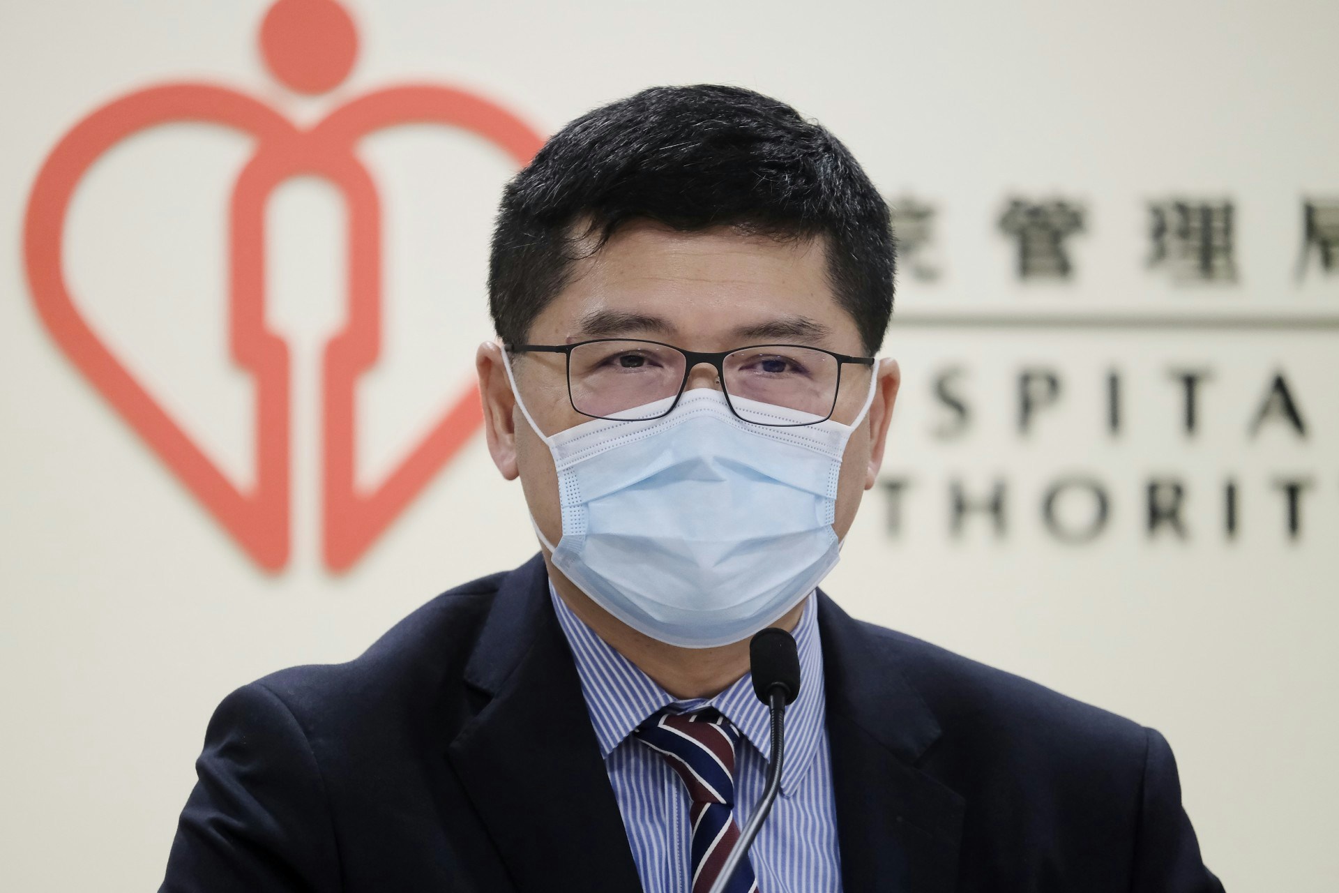 高拔陞稱若30億元額外撥款獲批，可令醫管局獲足夠財政支援抗疫。（歐嘉樂攝）