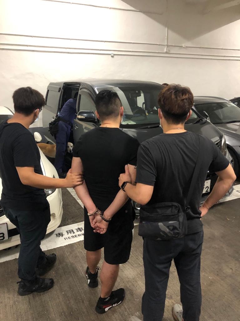 將軍澳尚德邨毒品快餐車斷正，25歲男涉販毒被捕。（警方提供圖片）