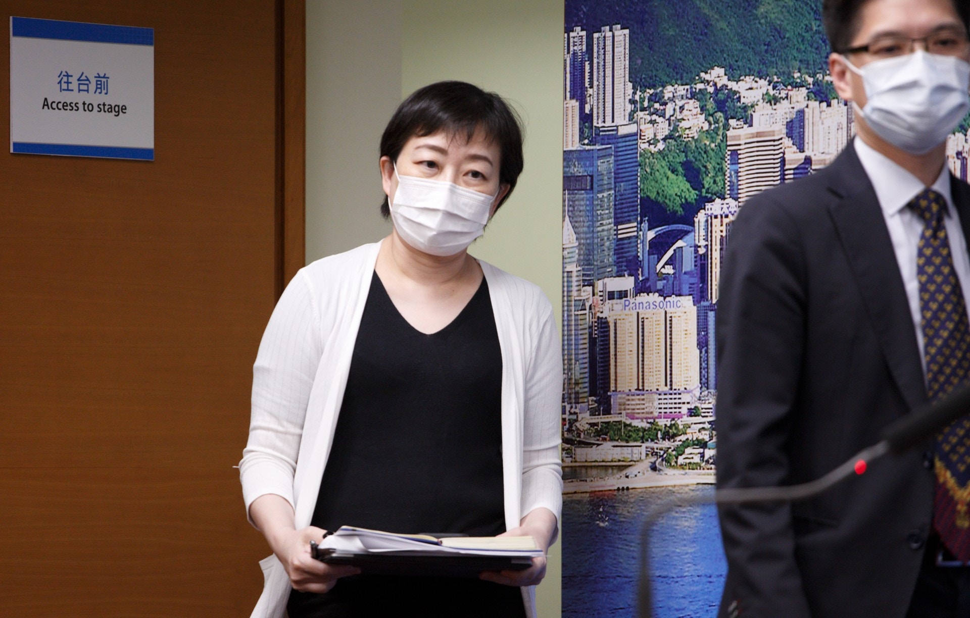 張竹君指，新確診的22歲男地盤工感染源頭未明，他一名同事檢測結果呈初步陽性。（余俊亮攝）