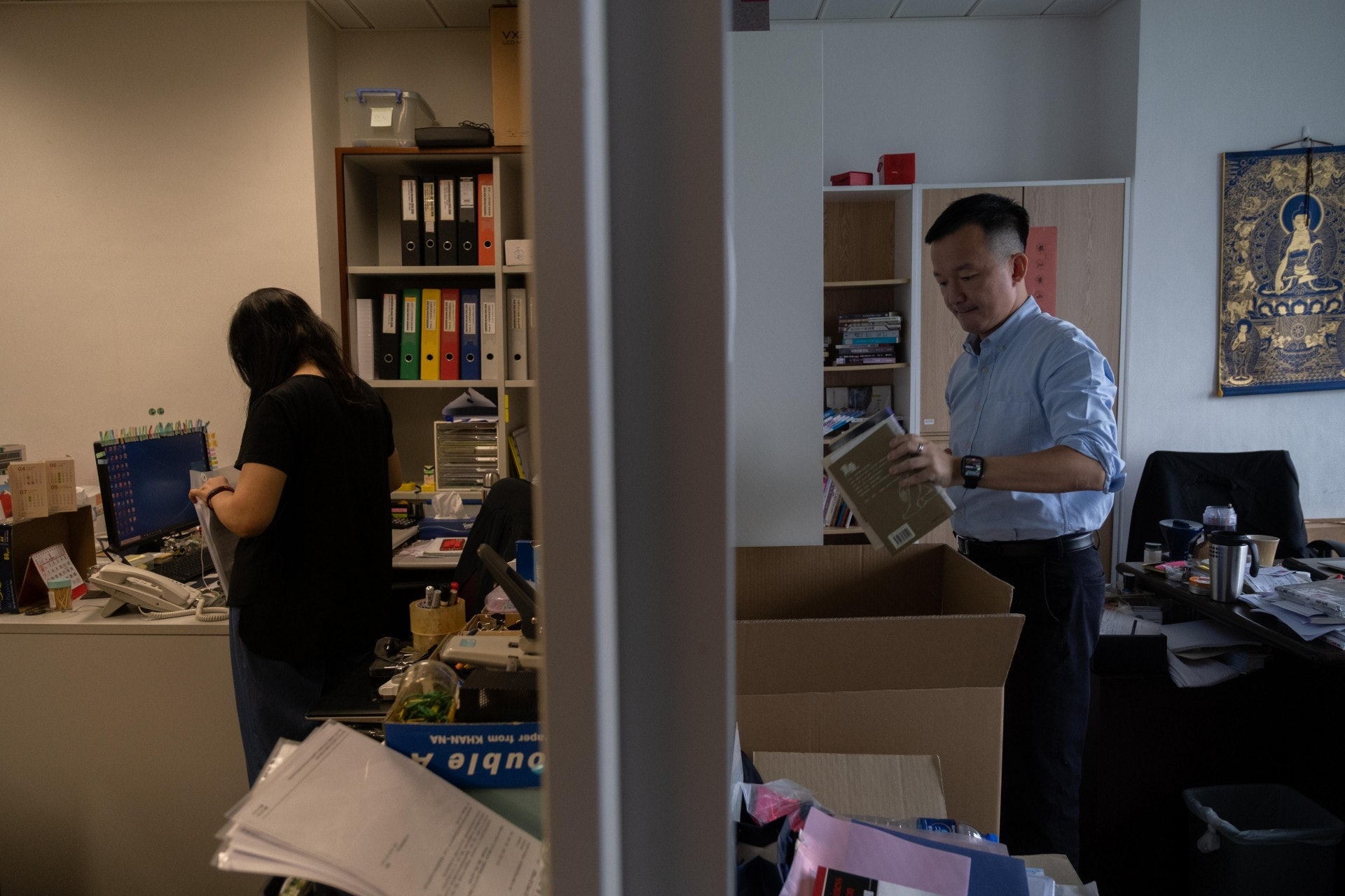 陳志全在收拾辦公室期間接受訪問。(梁鵬威攝) 陳志全在收拾辦公室期間接受訪問。(梁鵬威攝)