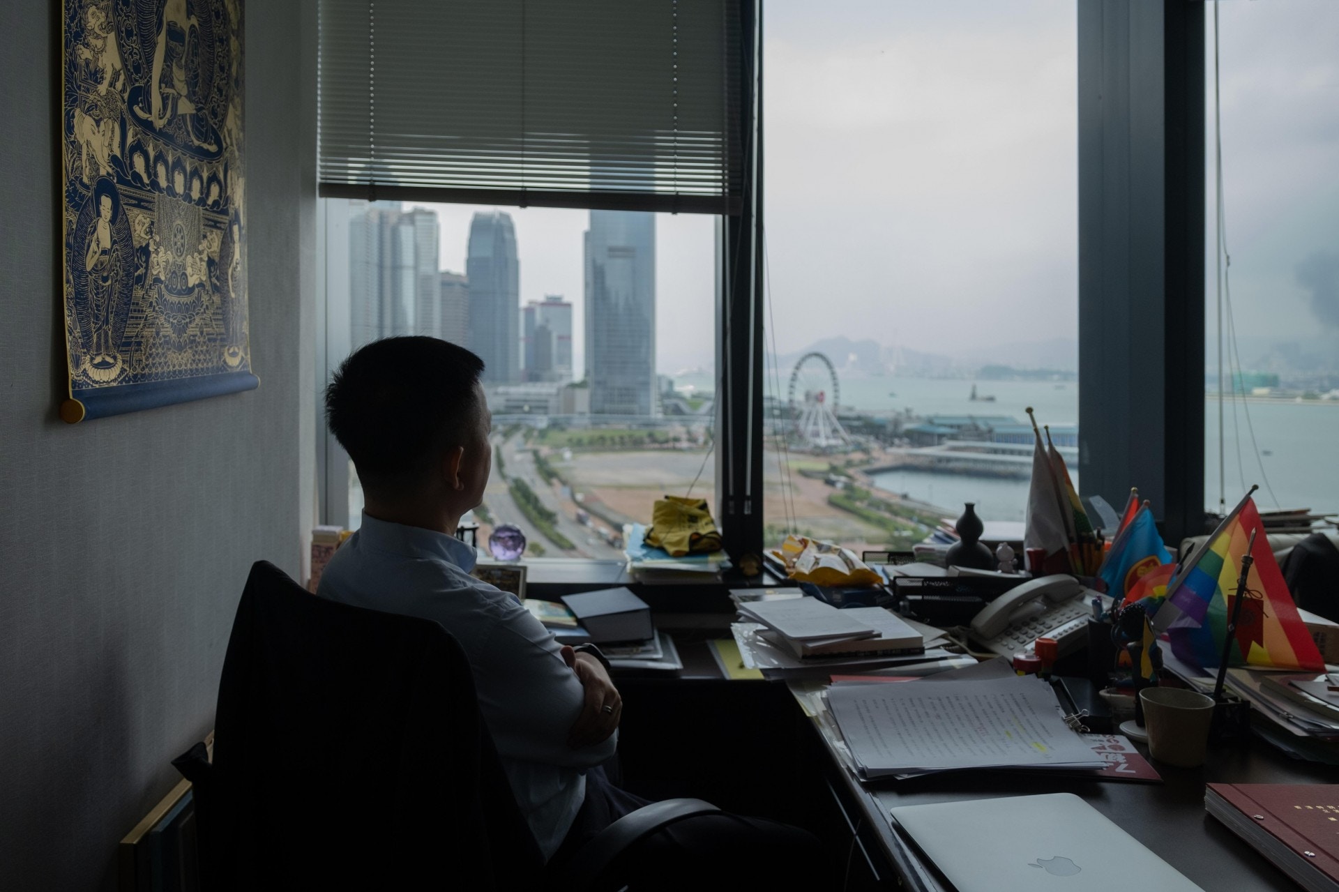 陳志全在收拾辦公室期間接受訪問。（梁鵬威攝）