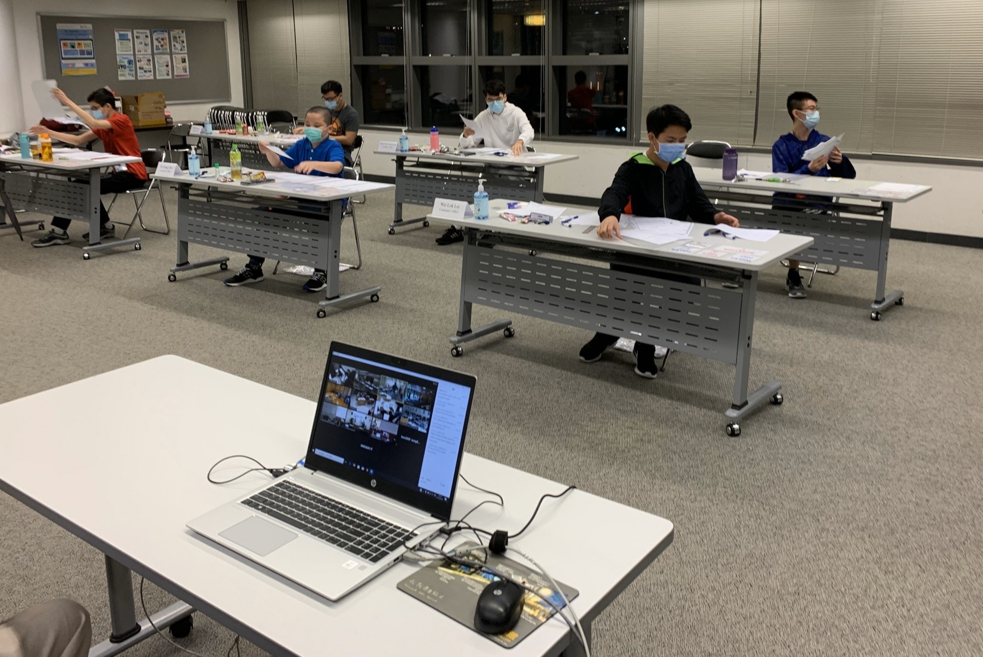 第61屆國際數學奧林匹克於9月18日至28日舉行。受新冠肺炎疫情影響，比賽透過在線監督，香港學生代表在香港參賽。（教育局提供）