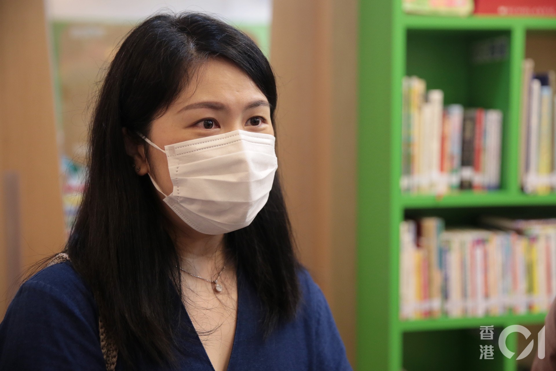 家長李太每月花逾萬元,安排兩名兒子在停課期間上視像興趣班。(李澤彤攝) 家長李太每月花逾萬元,安排兩名兒子在停課期間上視像興趣班。(李澤彤攝)