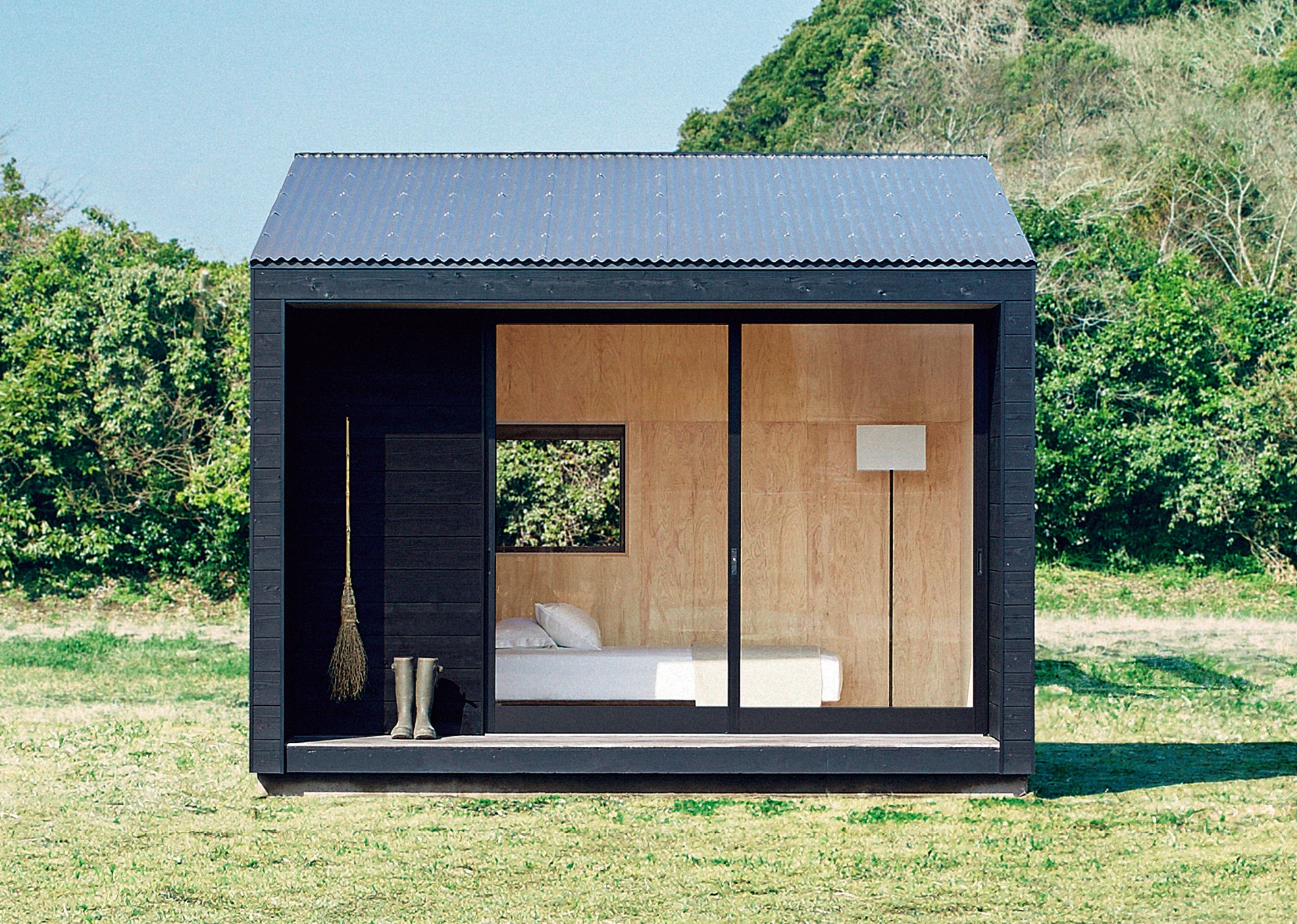 (Muji Hut) (Muji Hut)