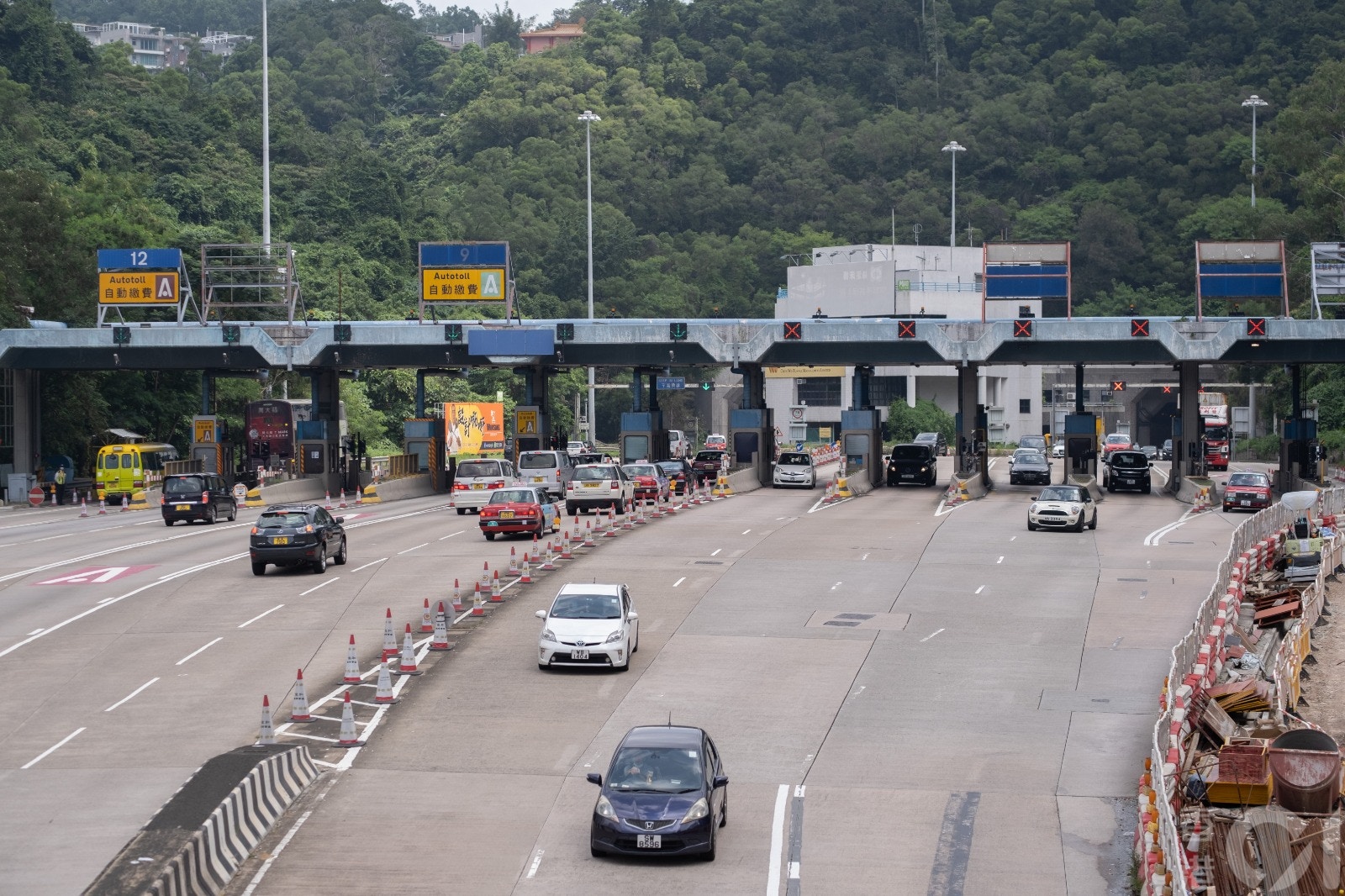 Opening of the Blue Tunnel | The free lanes of the Tseung Kwan O Tunnel ...