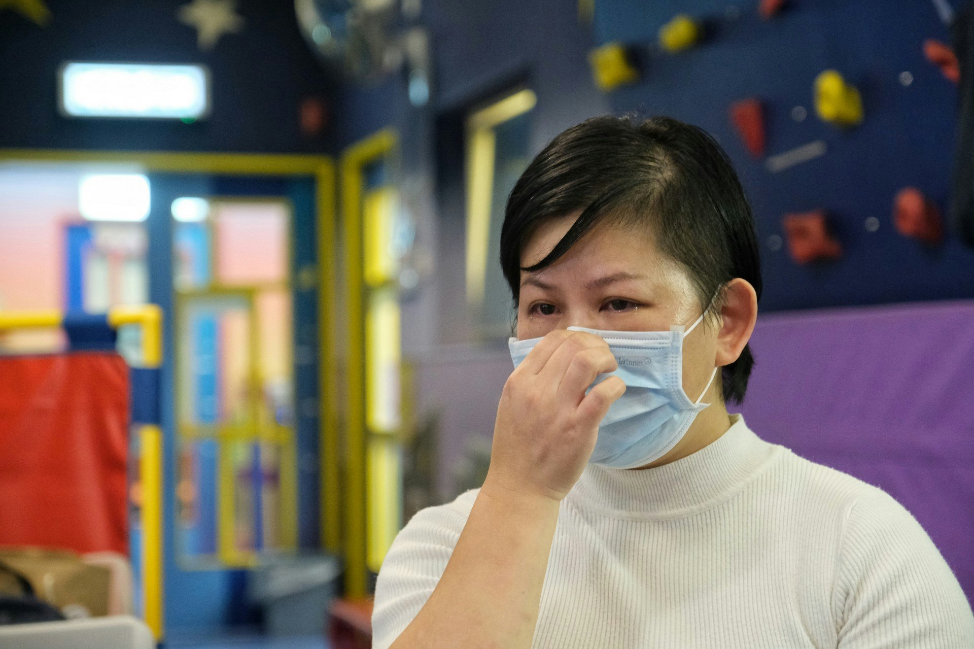 譚太哽咽憶述最難捱是子女住院的時候,感傷心和可憐,「救返佢地條命已經好難」。(羅君豪攝) 譚太哽咽憶述最難捱是子女住院的時候,感傷心和可憐,「救返佢地條命已經好難」。(羅君豪攝)