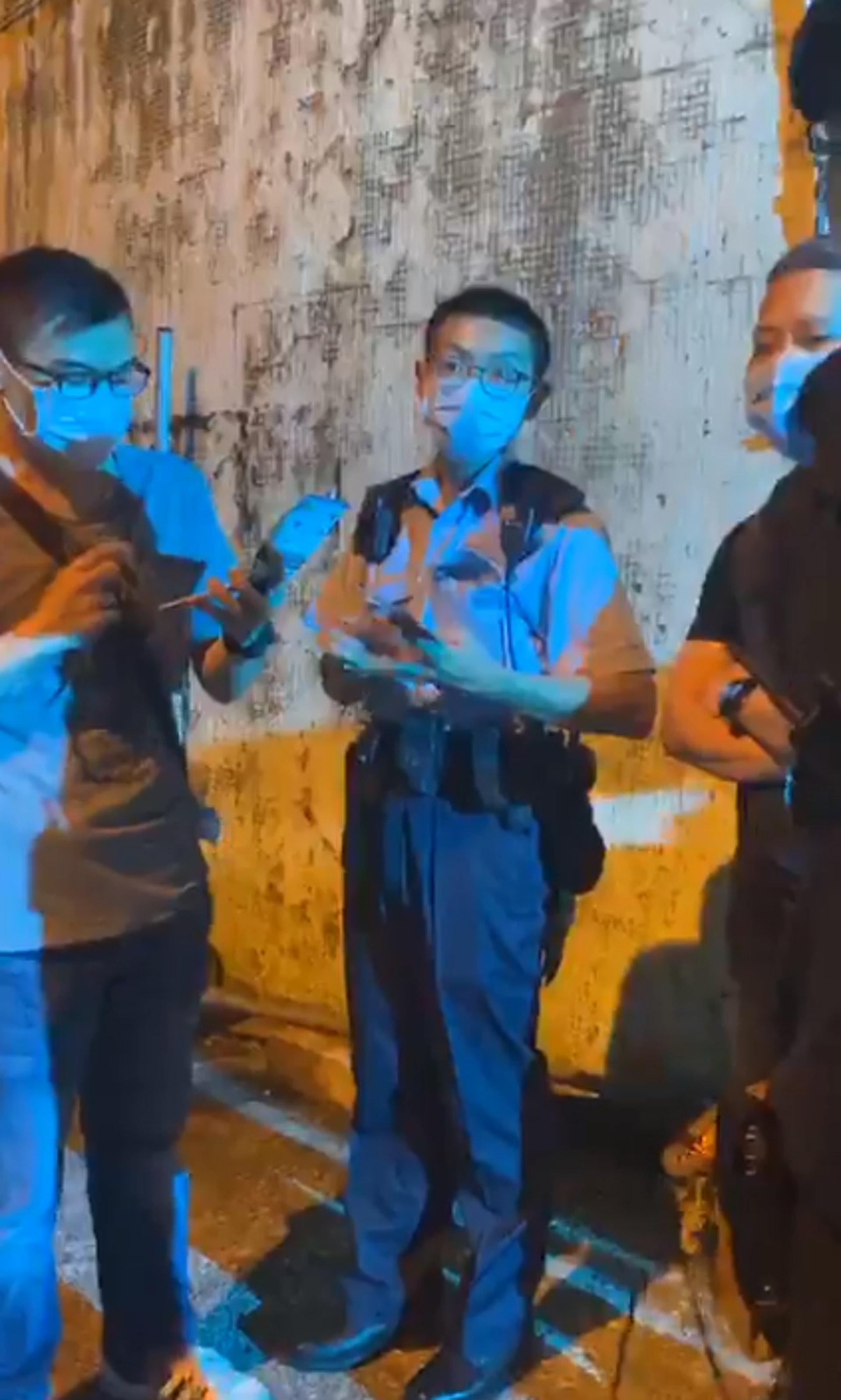 警方接報到場處理。(梁衍忻Facebook直播片段截圖) 警方接報到場處理。(梁衍忻Facebook直播片段截圖)