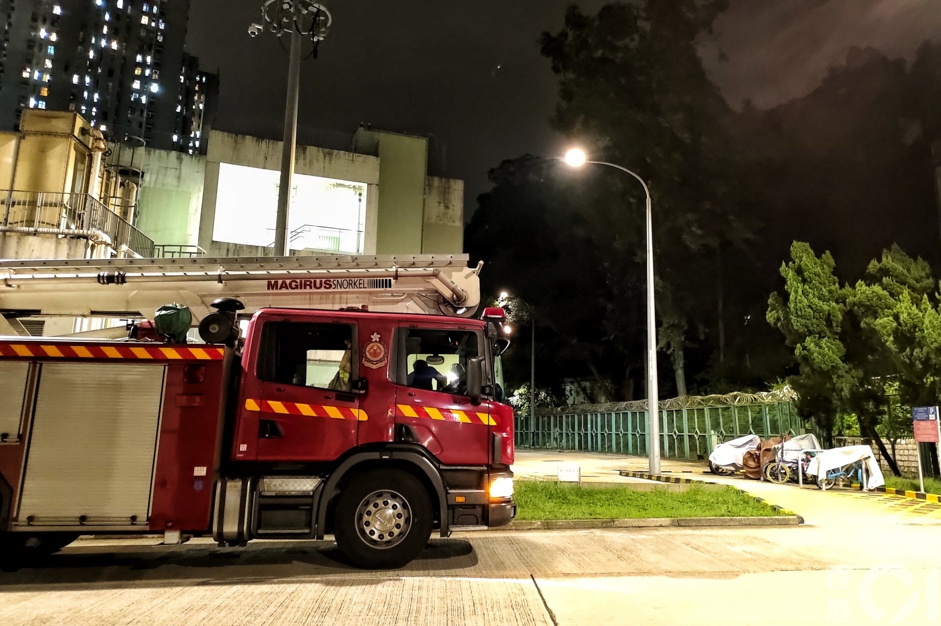 消防到場搜救。(余睿菁攝) 消防到場搜救。(余睿菁攝)