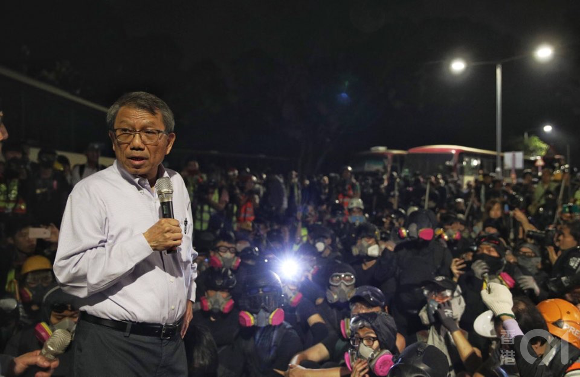中大校長段崇智在反修例期間曾與學生對話。(資料圖片) 中大校長段崇智在反修例期間曾與學生對話。(資料圖片)
