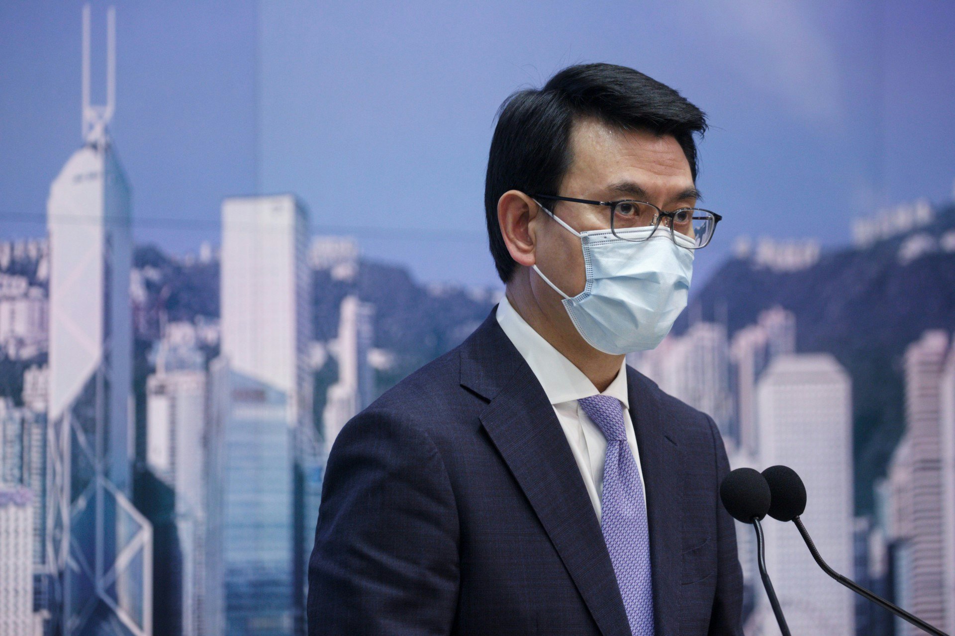 邱騰華指,港府已與新加坡就航空旅遊氣泡達成原則性協議,現需時數周完成修例及準備工作,完成後即可開展。(余俊亮攝) 邱騰華指,港府已與新加坡就航空旅遊氣泡達成原則性協議,現需時數周完成修例及準備工作,完成後即可開展。(余俊亮攝)